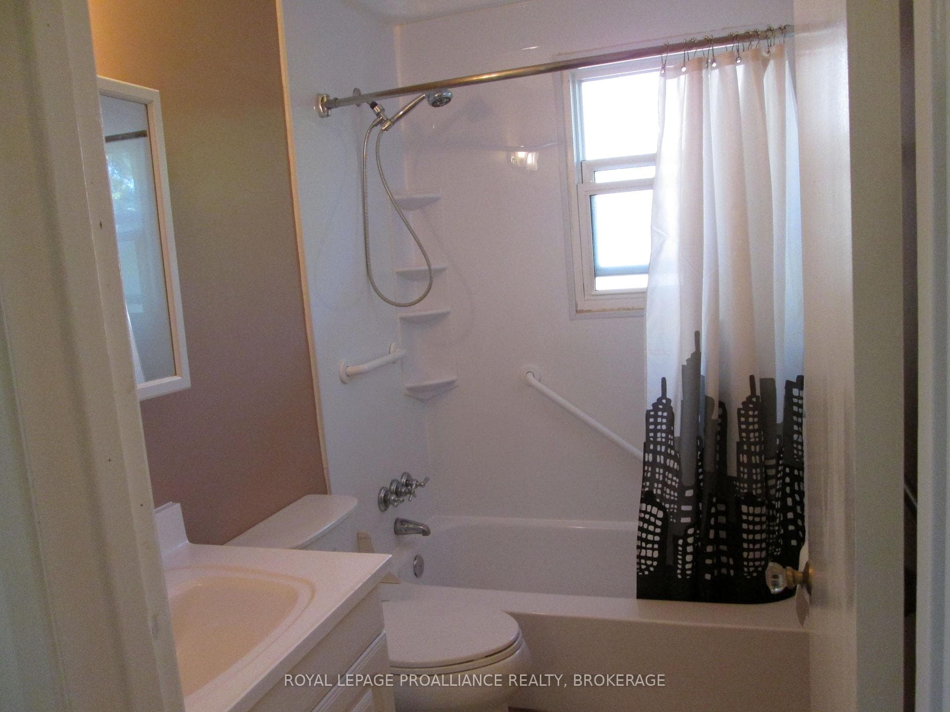 50 Campbell Crescent photo 8