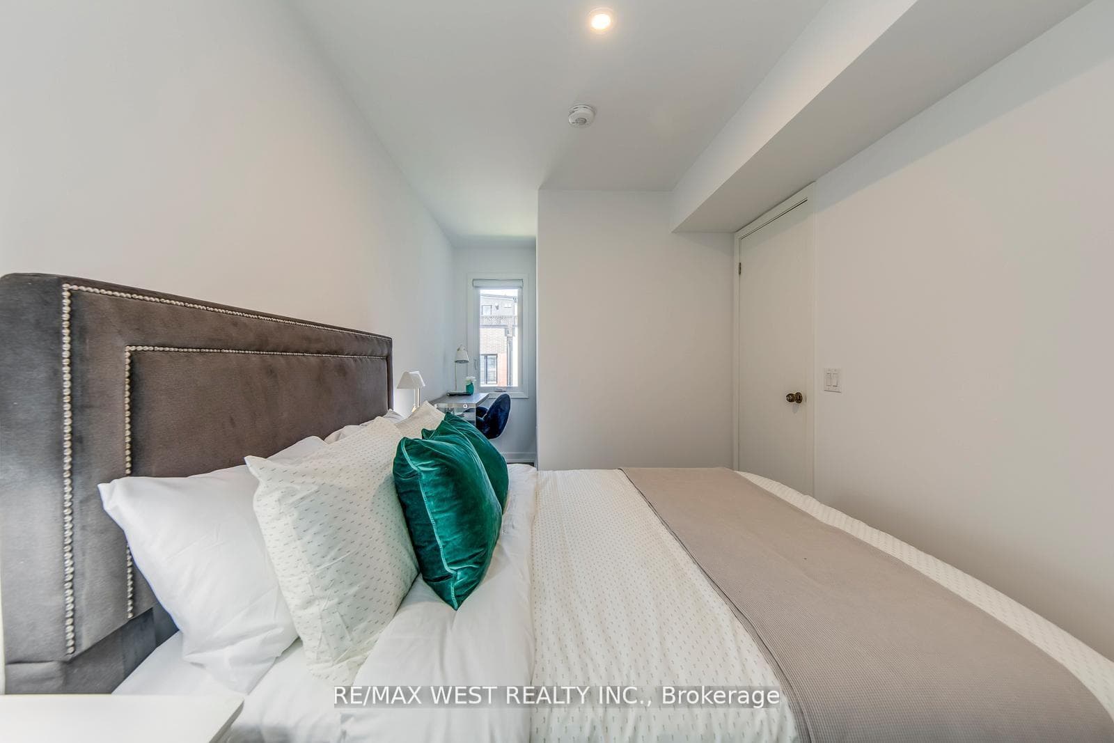 30 Ed Clark Gardens Boulevard Unit 14 photo 30
