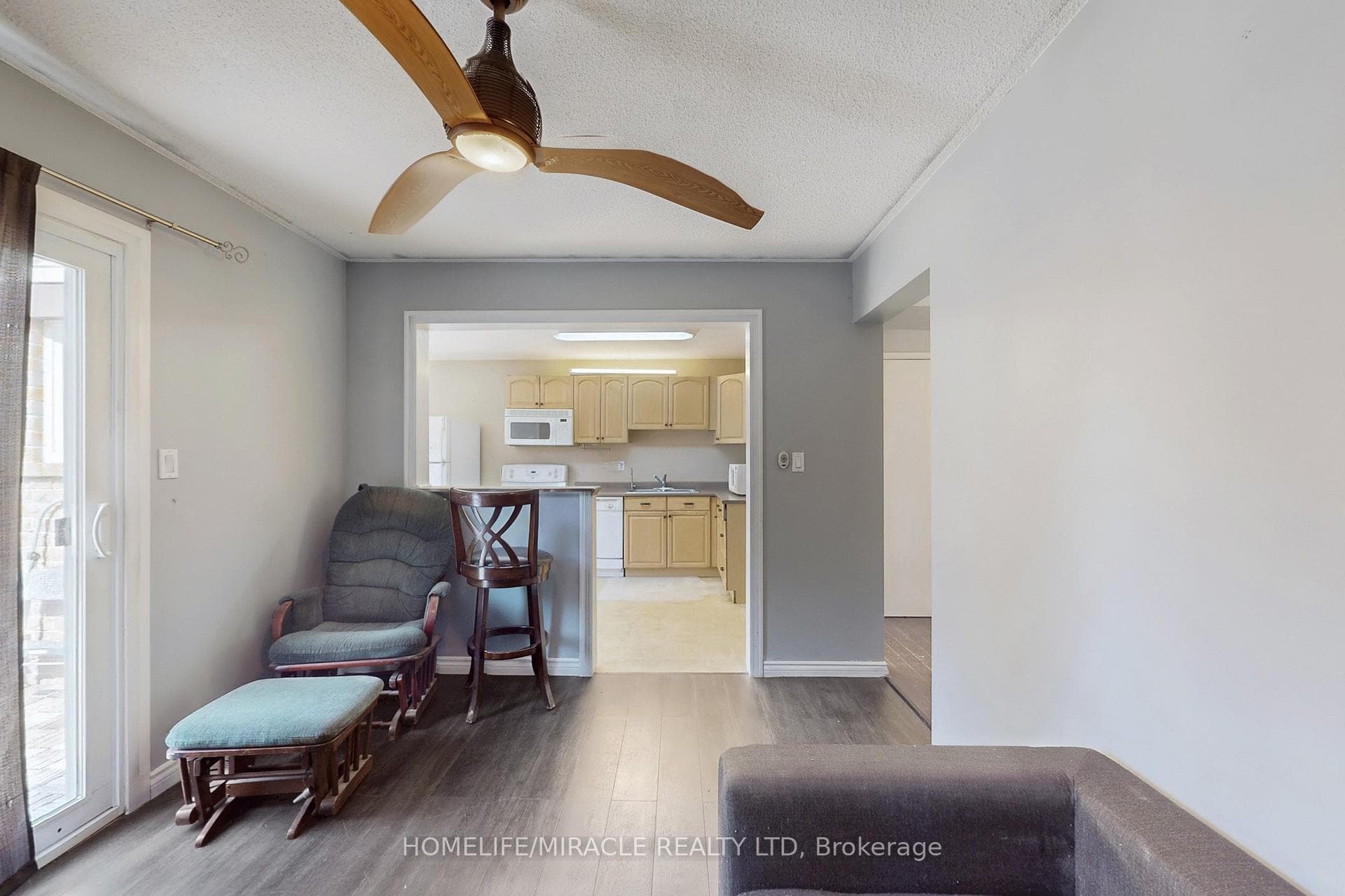 703 Middleton Crescent photo 8