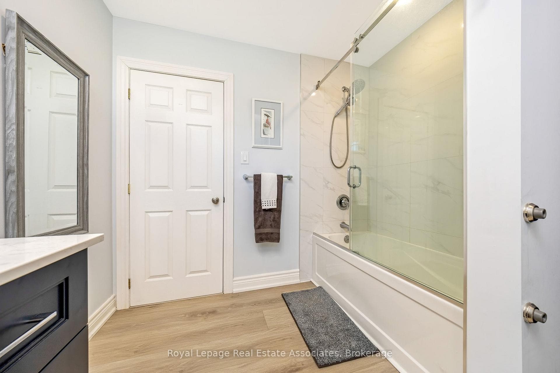 10 Kildare Drive photo 32