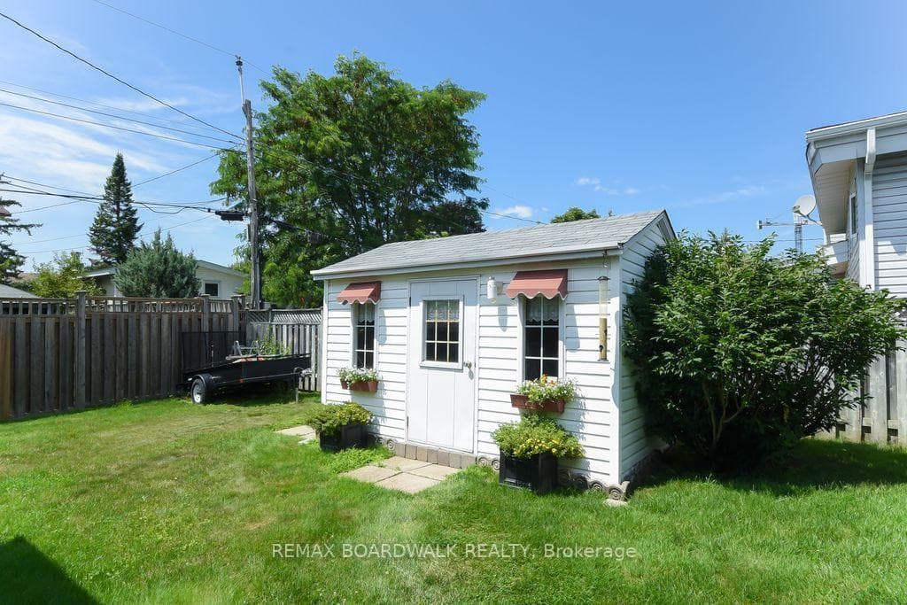 1392 Chartrand Avenue photo 40