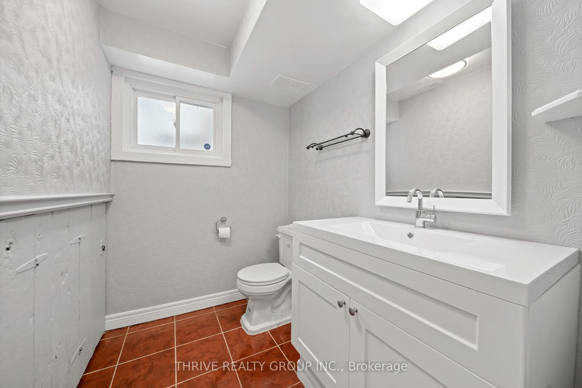 20 BUCHAN Road photo 28