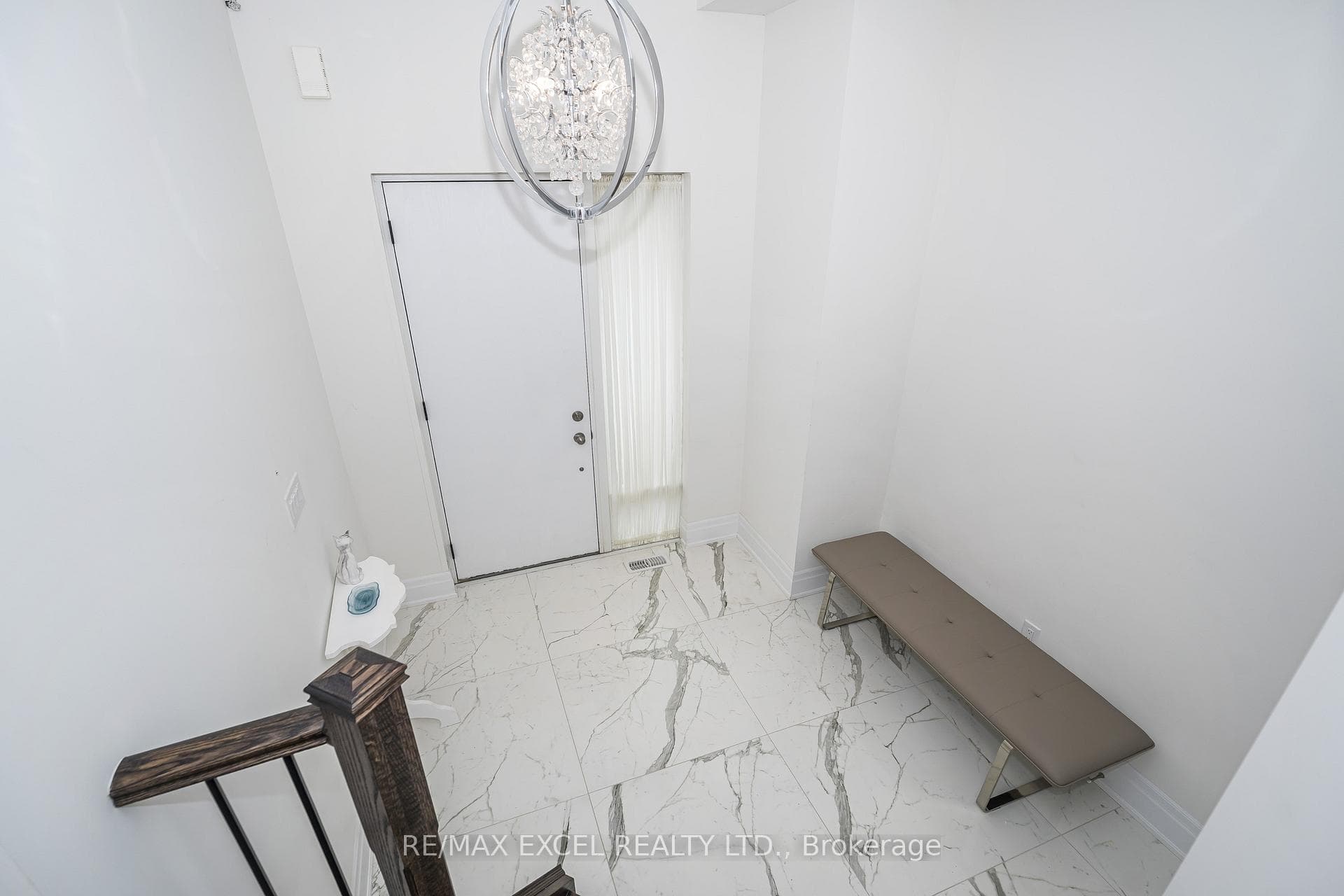 42 Aylin Crescent photo 3