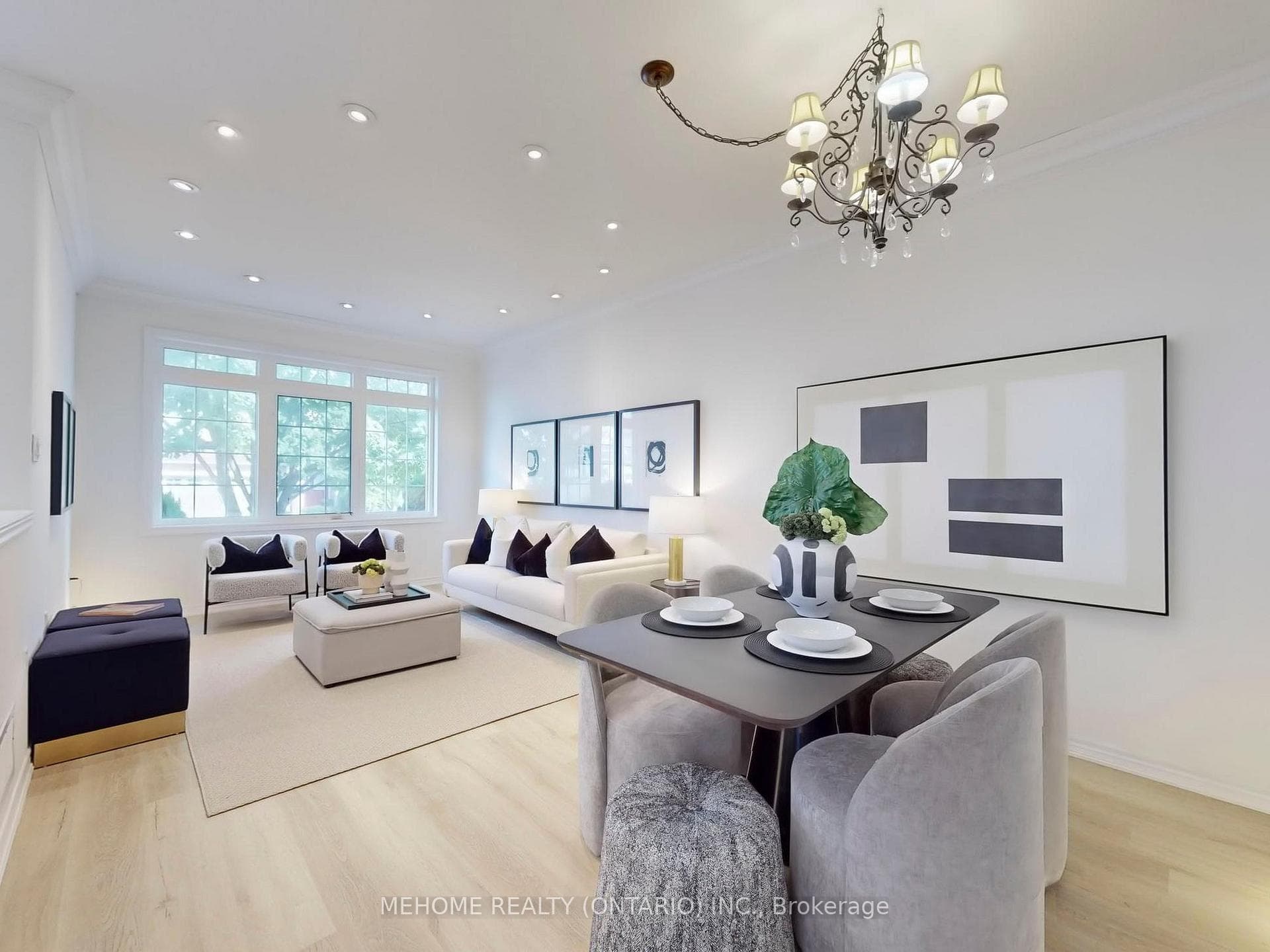 16 Adastra Crescent photo 5
