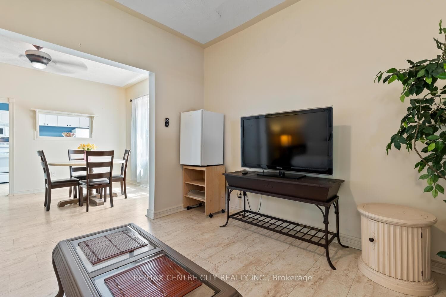 540 Quebec Street photo 7