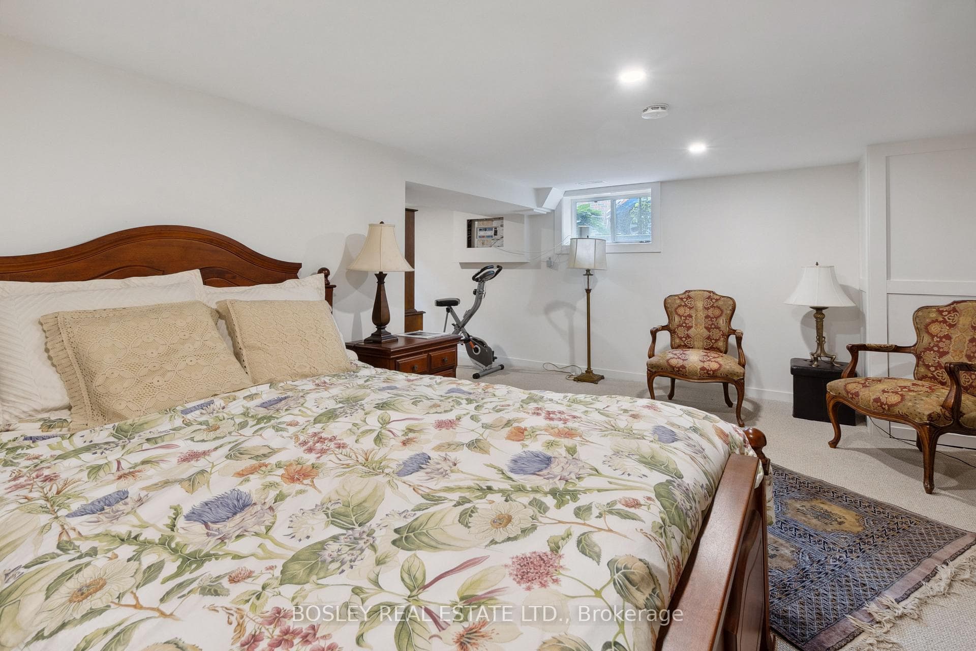 32 LOUISA Street photo 23