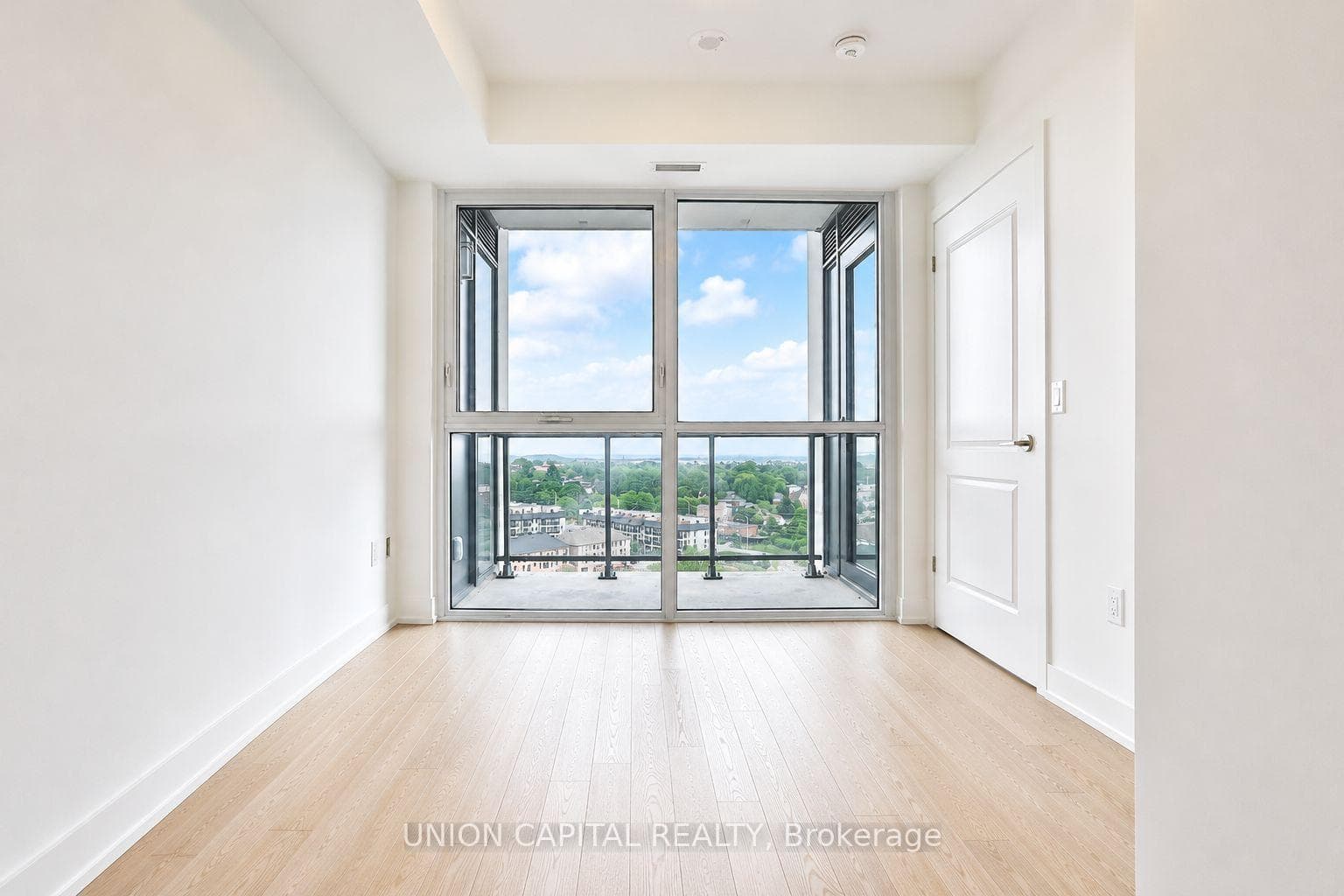 1063 Douglas McCurdy Common Unit 1104 photo 6