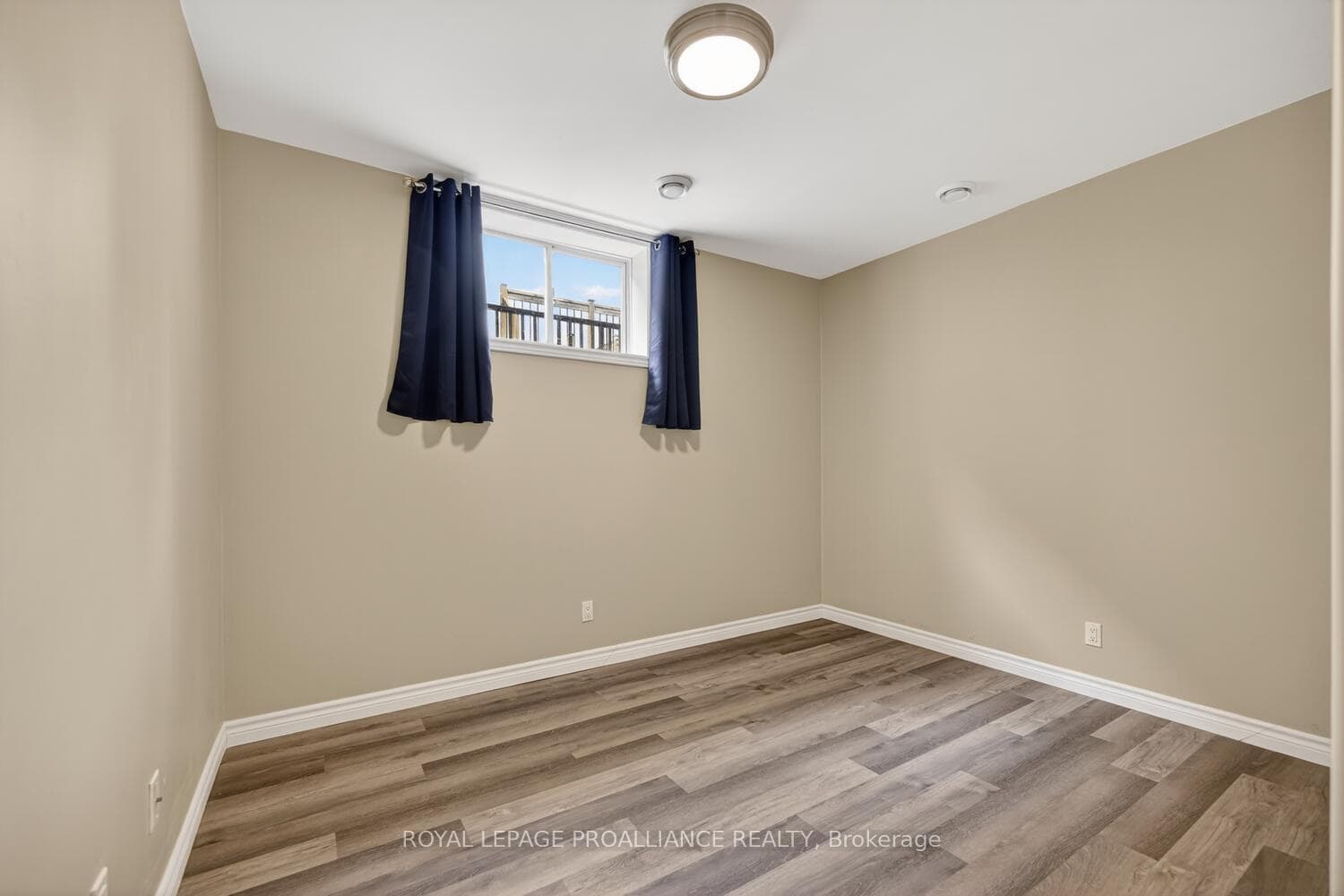 324 Fischl Drive photo 23