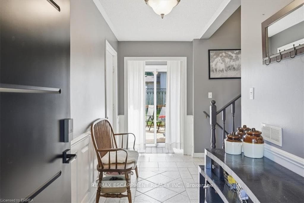 33 Edward Avenue photo 4