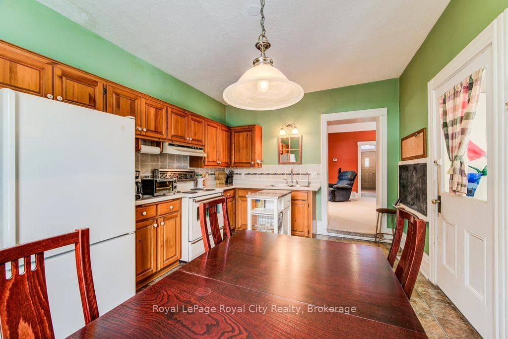 132 Neeve Street photo 21