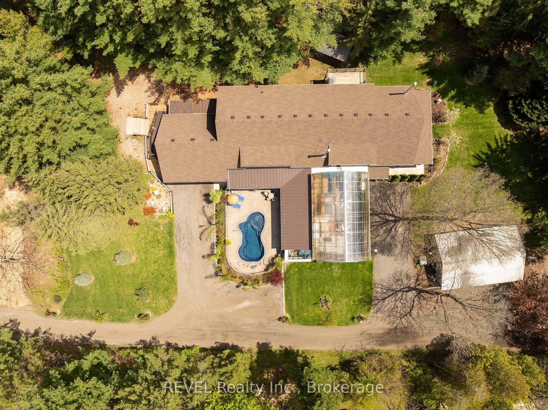573 CANBORO Road photo 2