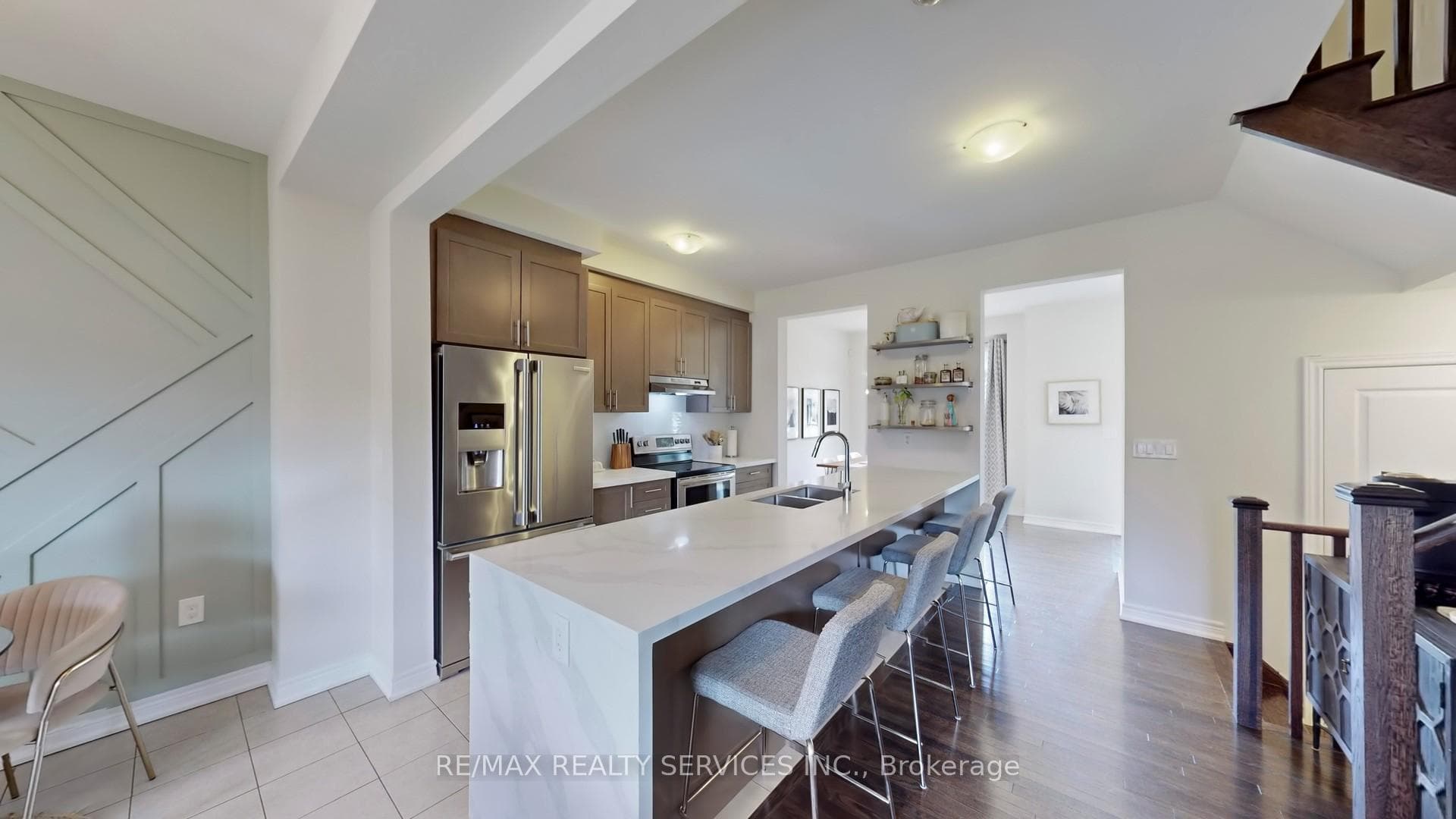 256 Inspire Boulevard photo 10