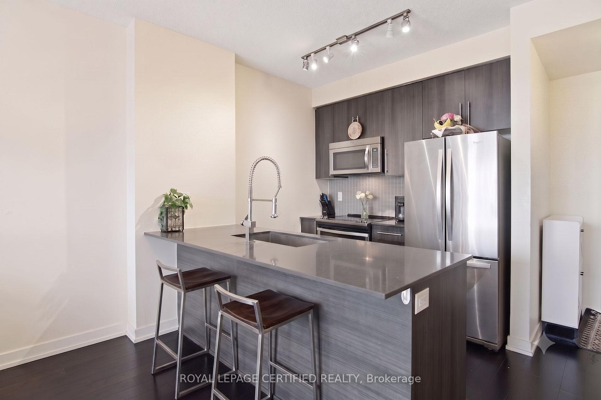 510 Curran Place Unit 808 photo 9