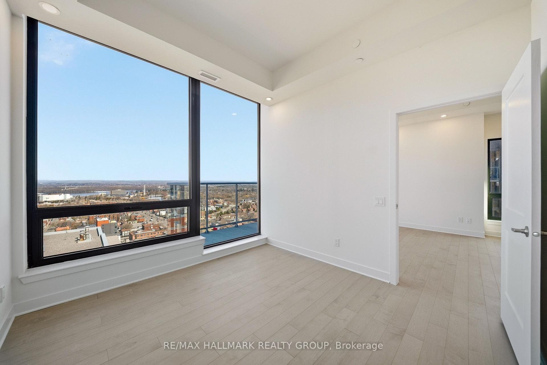 180 George Street Unit 2605 photo 17