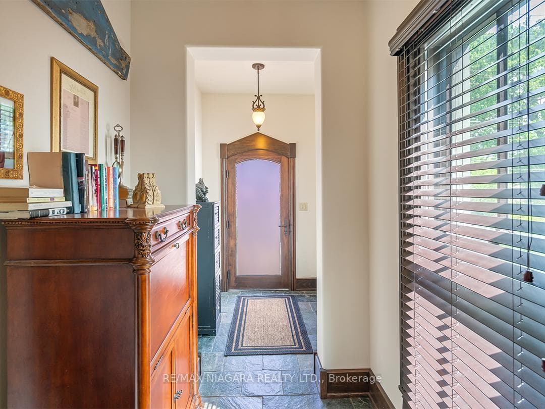 90 Sugarloaf Street photo 18