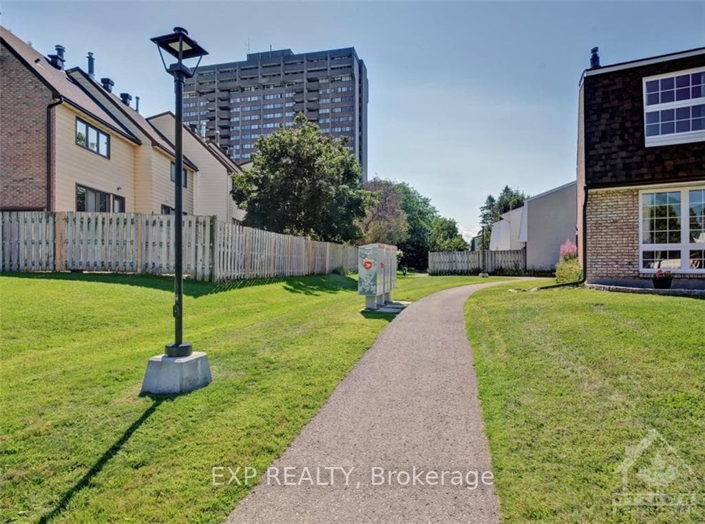 3338 SOUTHGATE Road photo 24