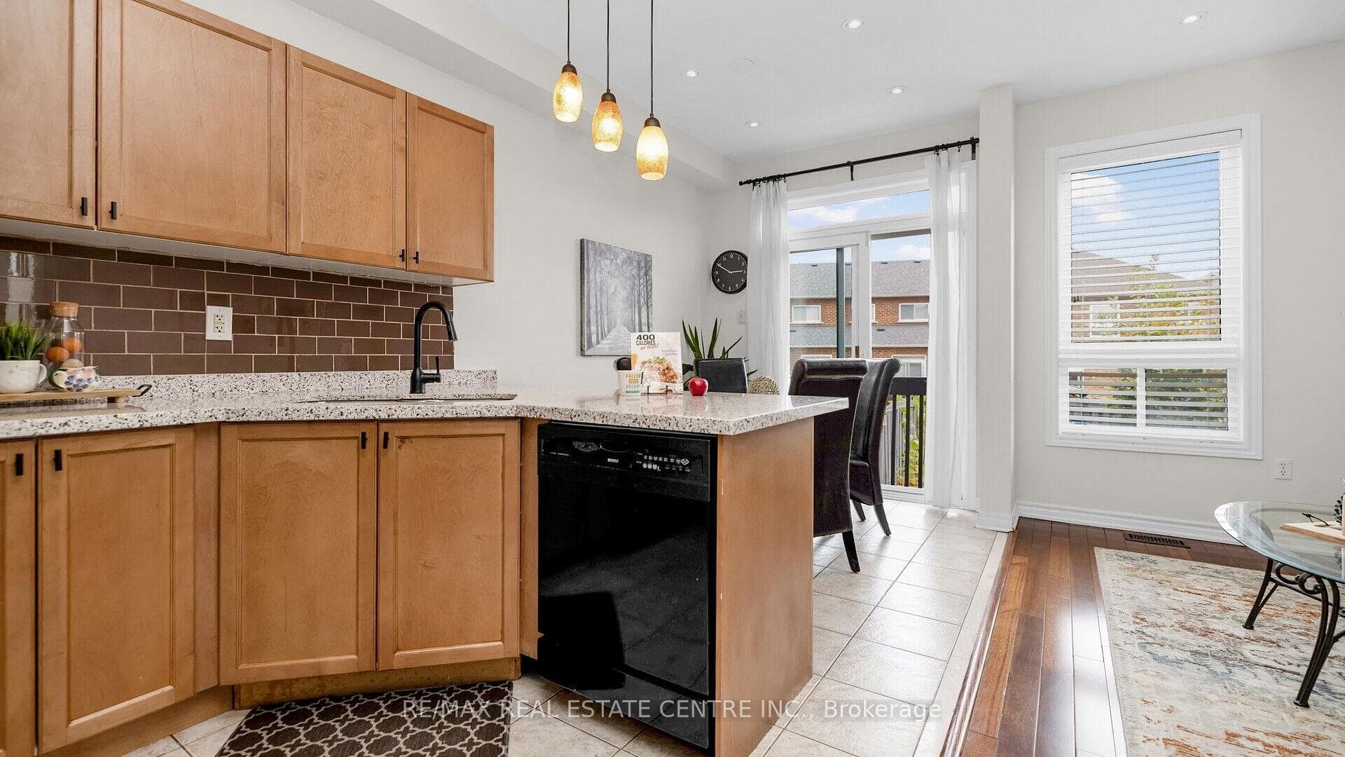 113 Nathaniel Crescent photo 11