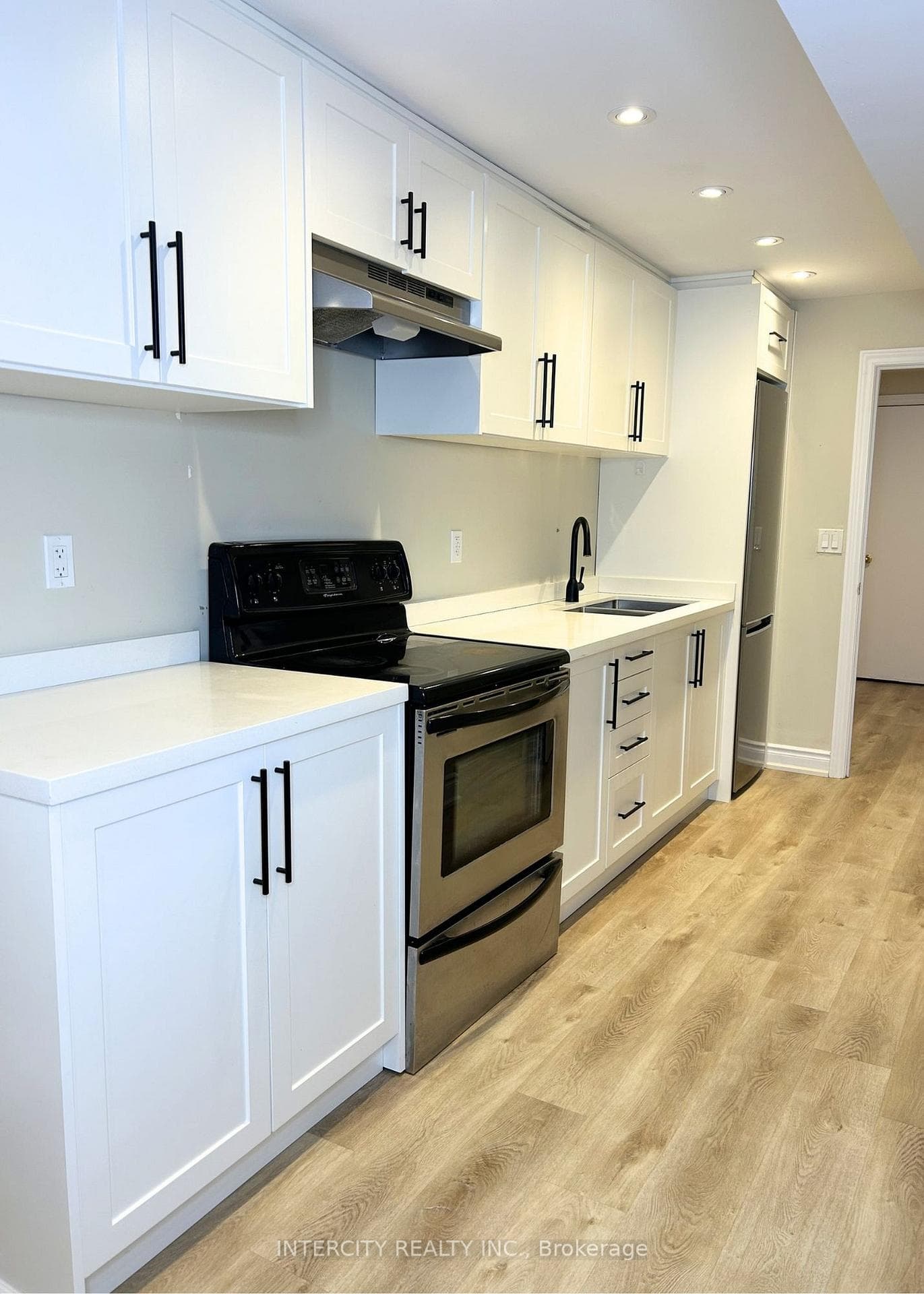 30 Oak Park Crescent Unit Basement photo 1