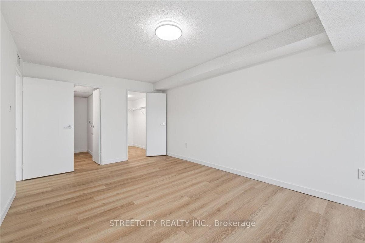 521 Riverside Drive Unit 301 photo 23