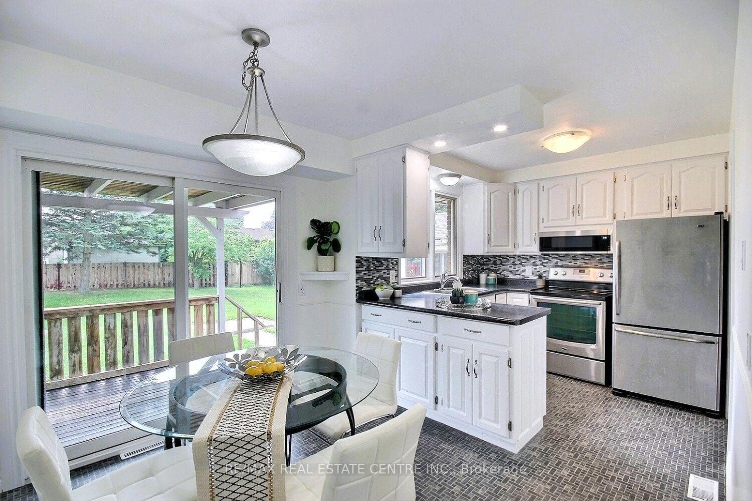 485 Broadway Street photo 3