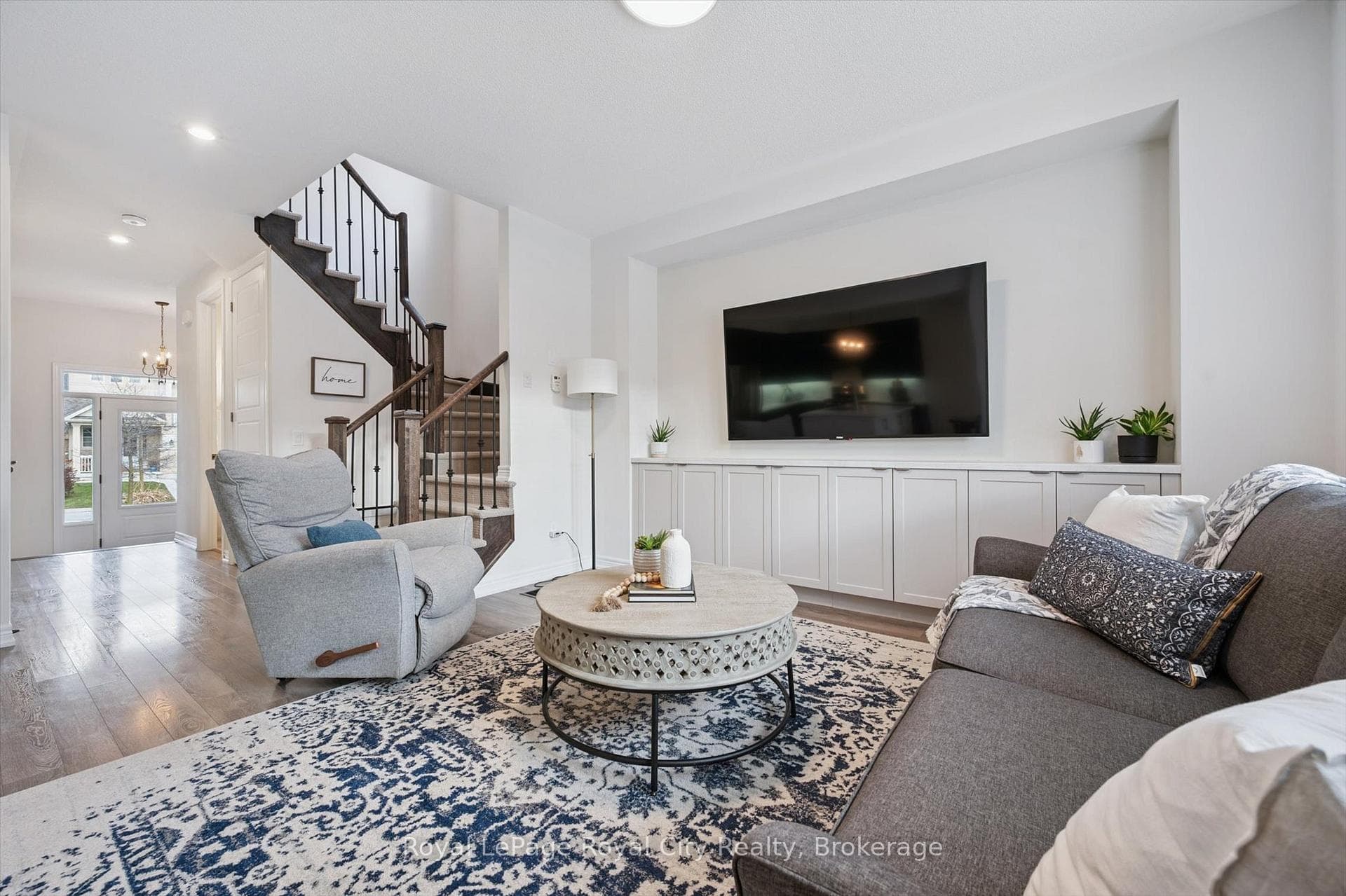 98 Kay Crescent photo 9