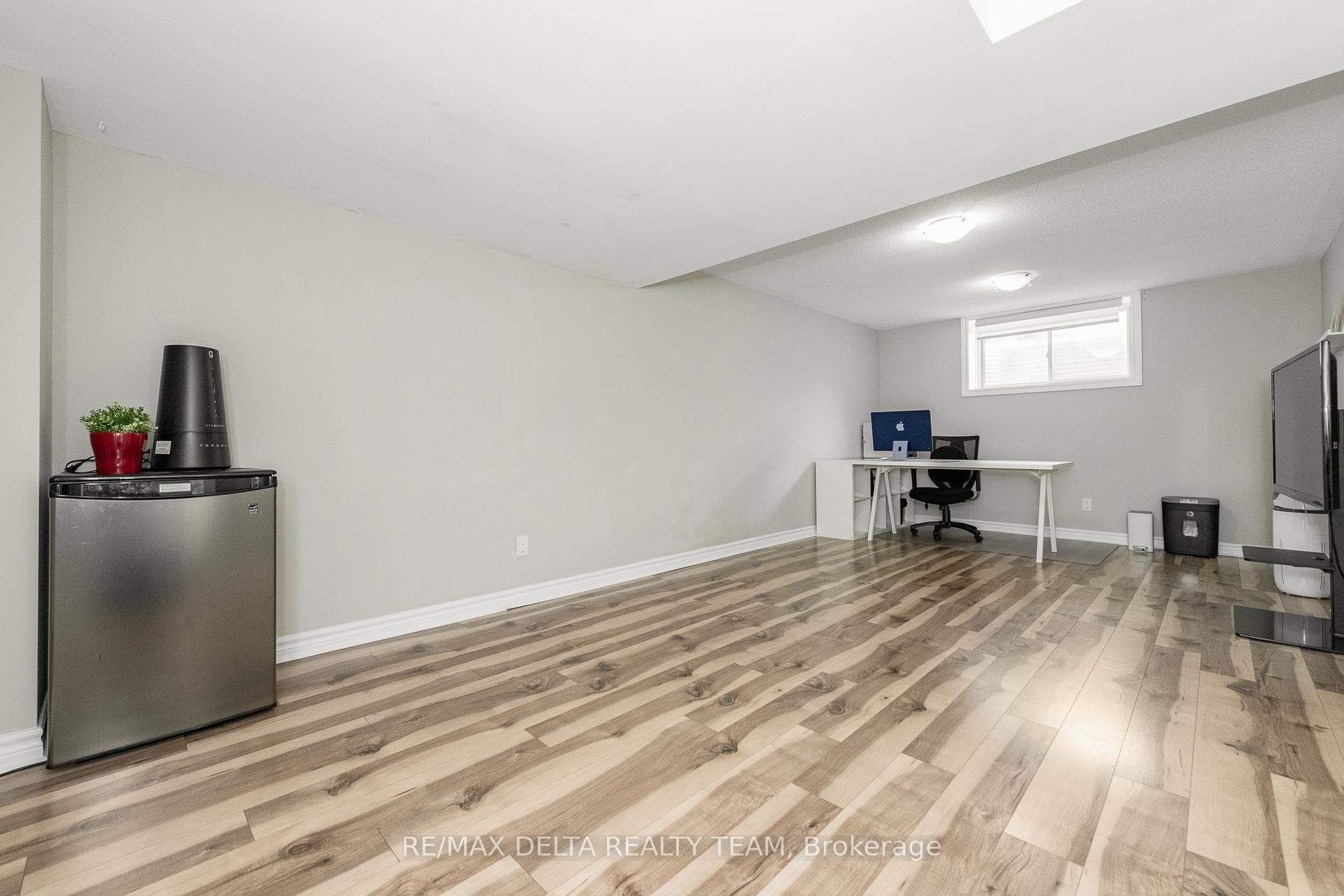 553 Hyssop Street photo 19