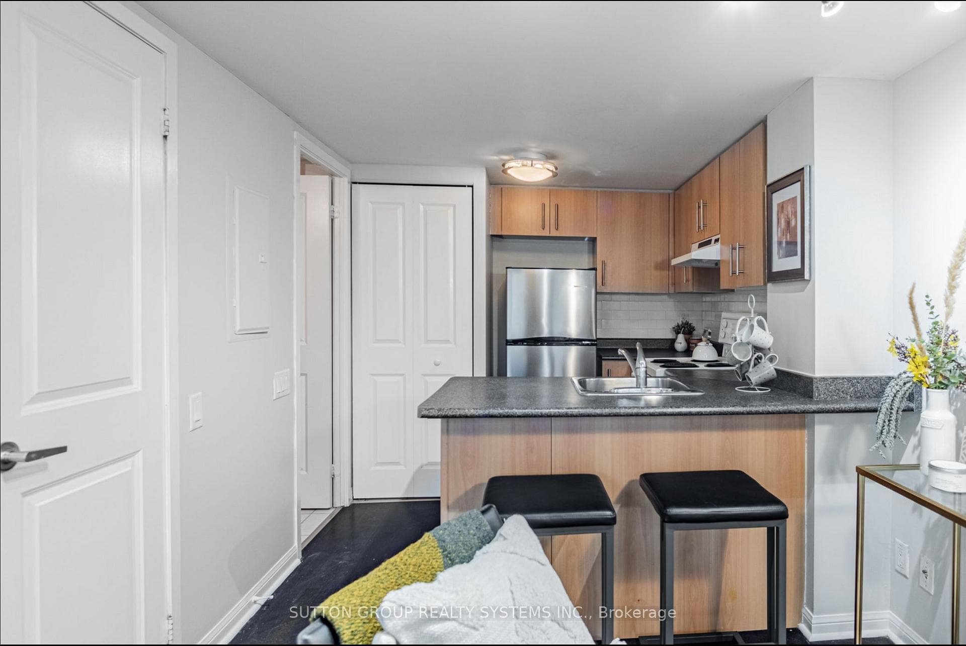 93 The Queensway Avenue Unit TH 13 photo 14