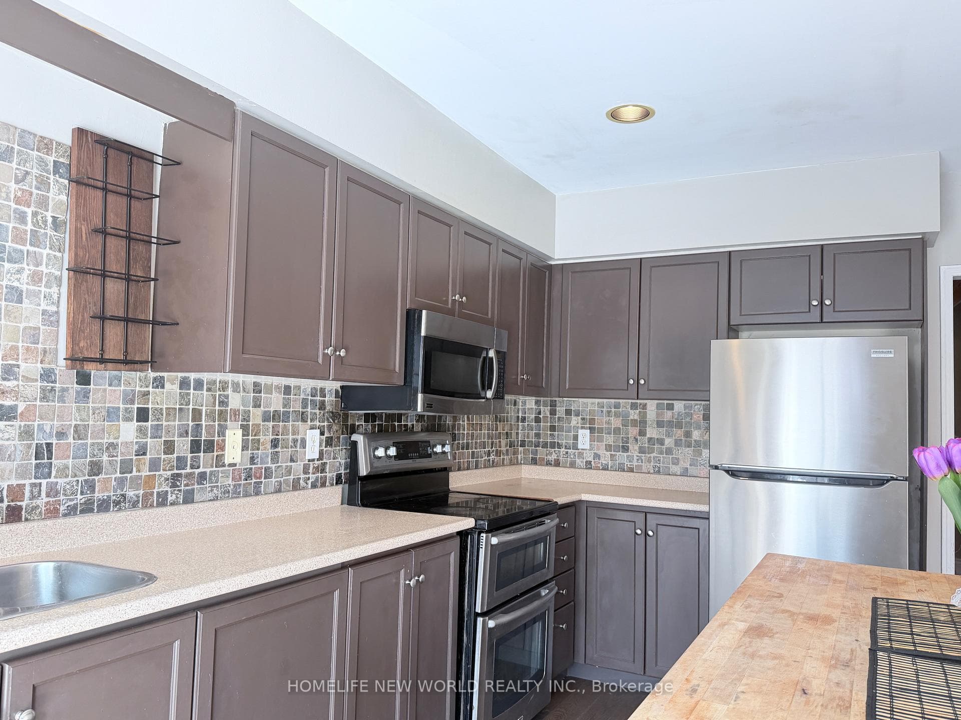 2094 Frontier Drive photo 5