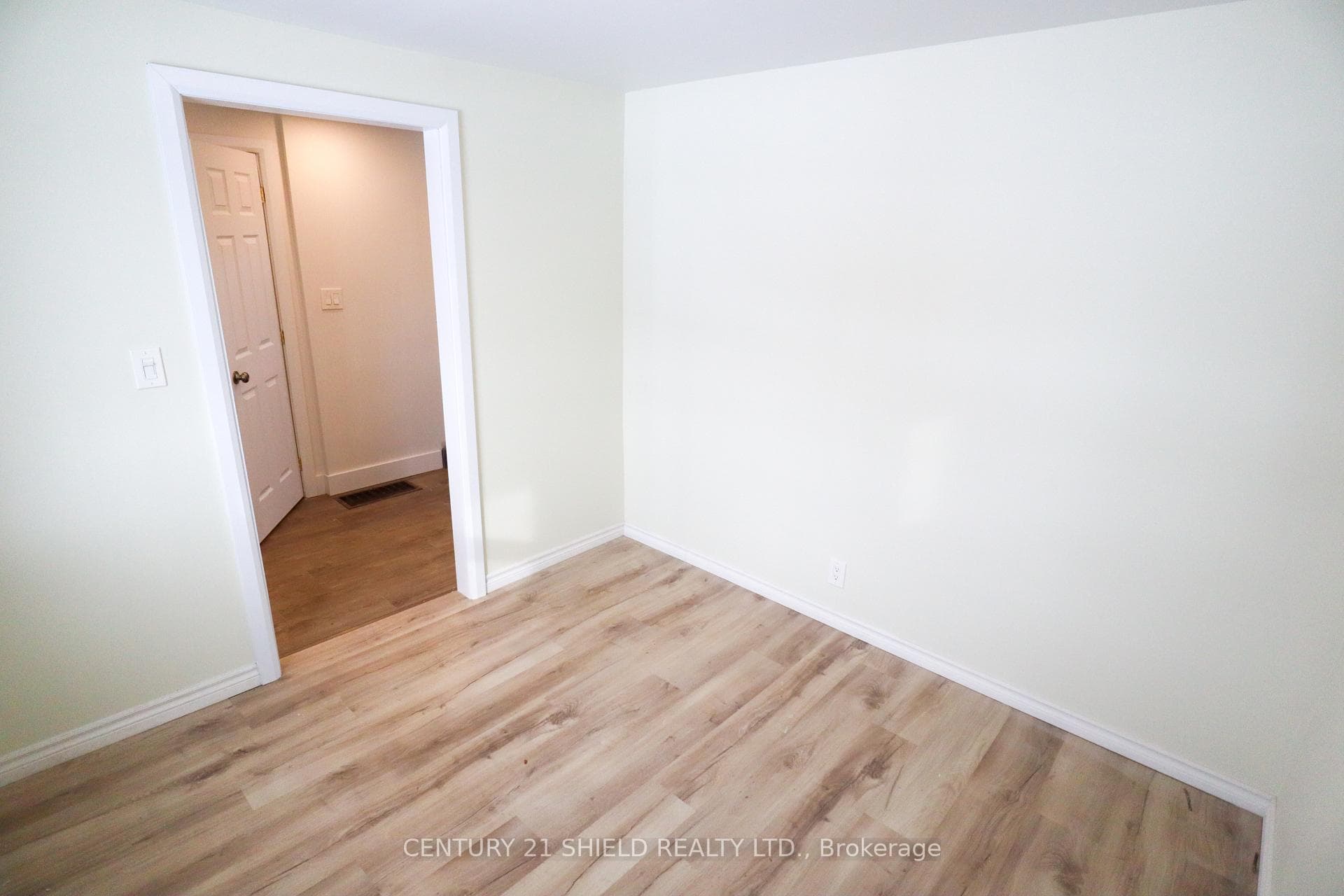 143 Carleton Street photo 9