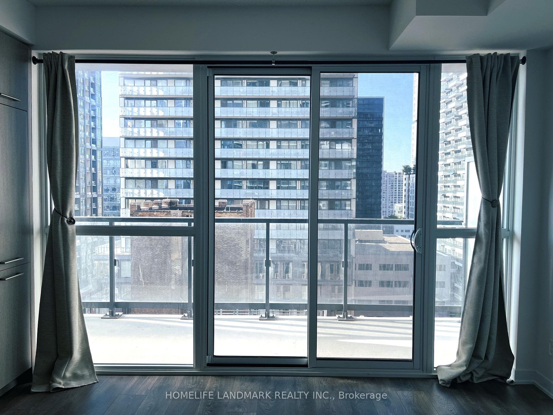 87 Peter Street Unit 1709 photo 4
