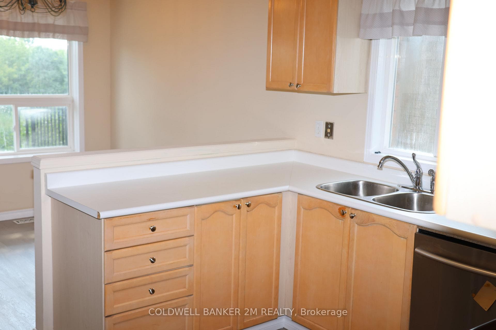 Eat-in Kitchen