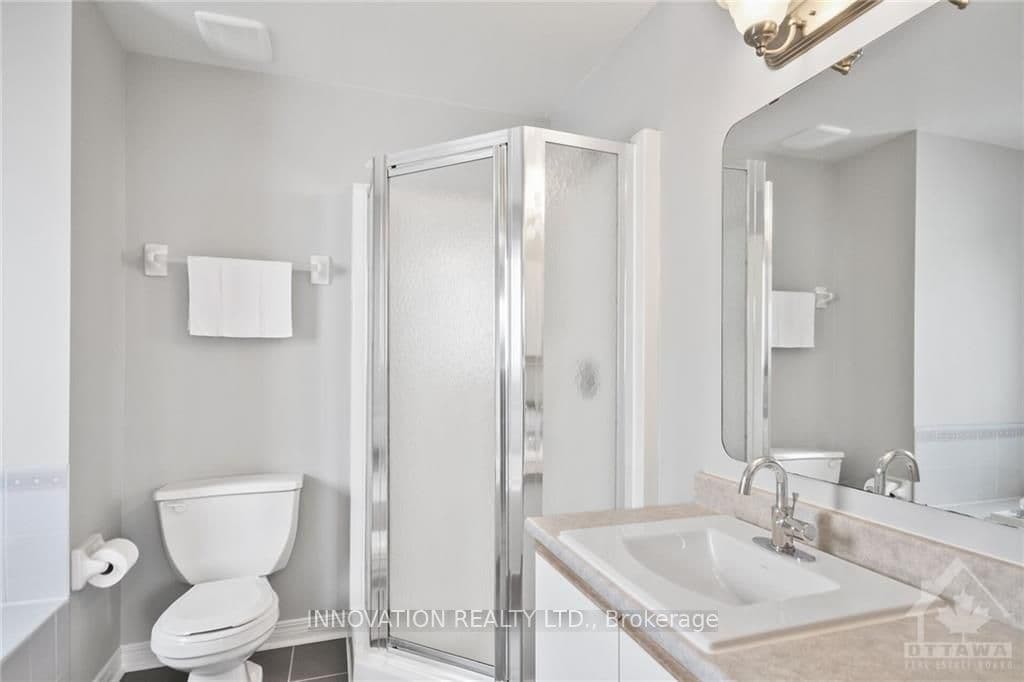 221 MARKLAND Crescent photo 21