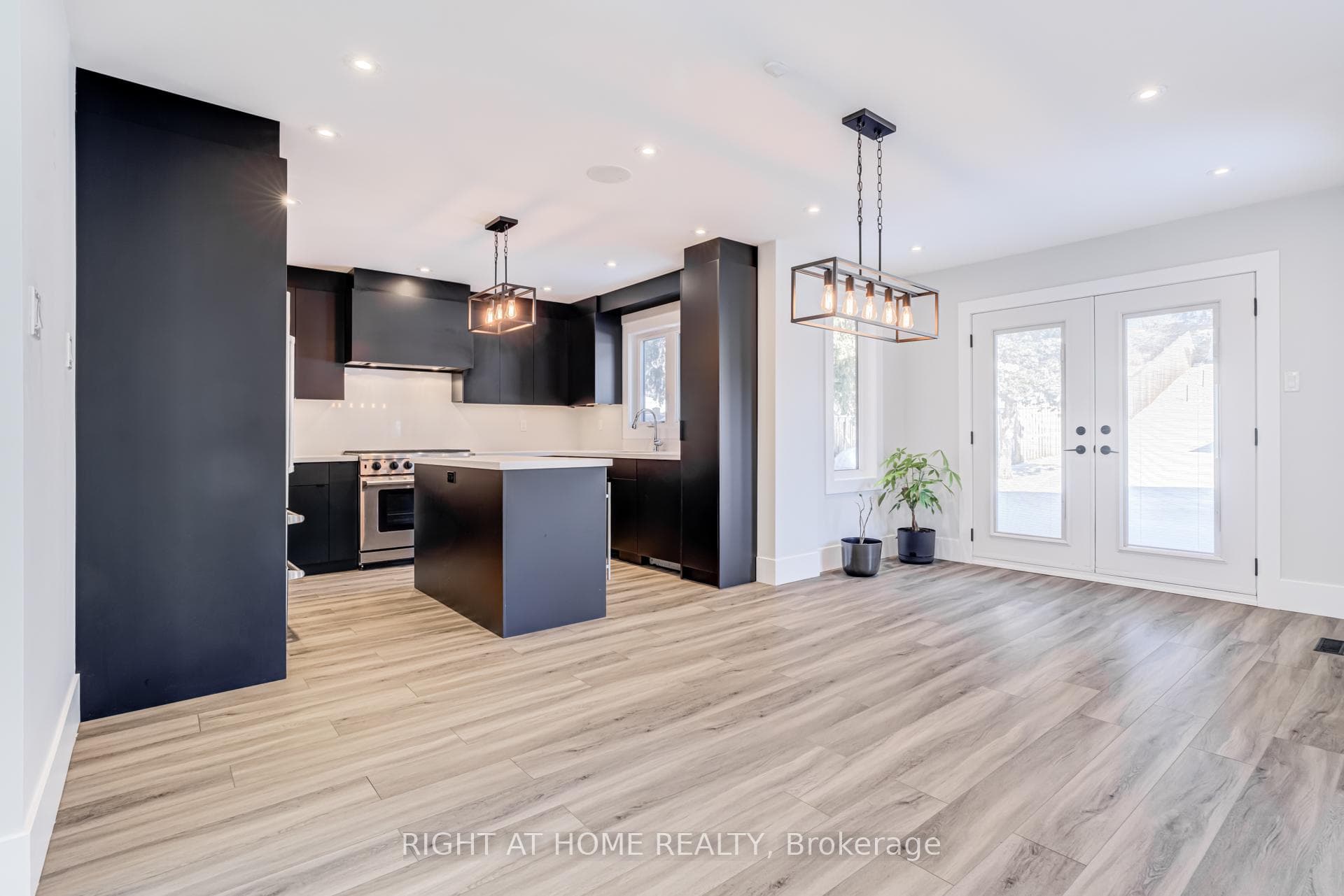 4212 Credit Pointe Drive photo 4