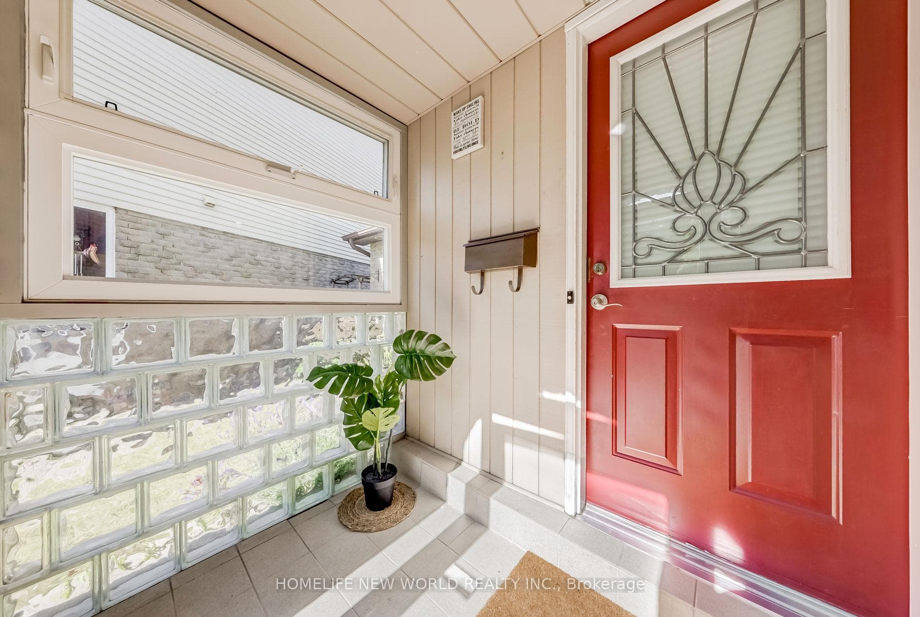 145 Mabley Crescent photo 4