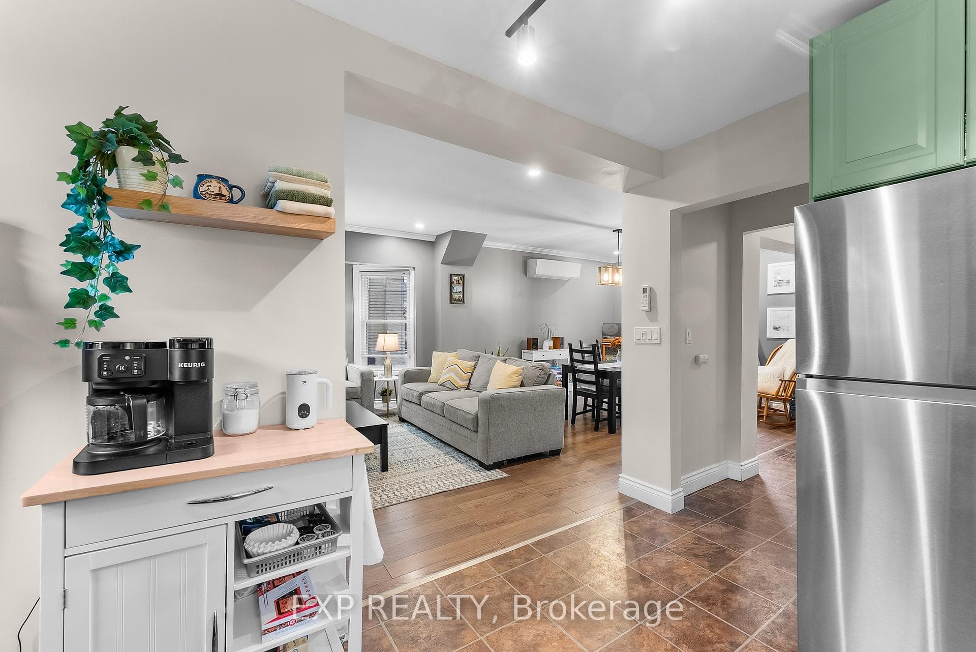 91 Welland Avenue photo 17