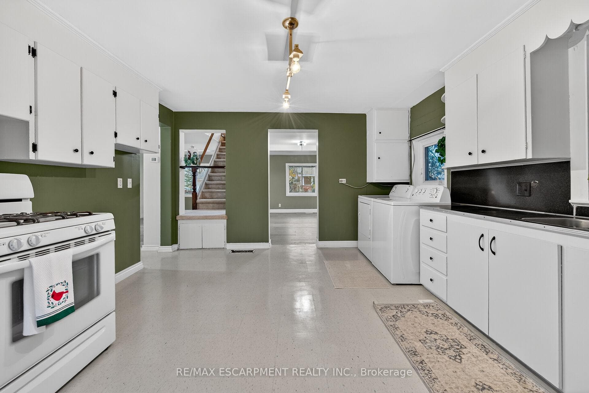 17 Oneida Street photo 16
