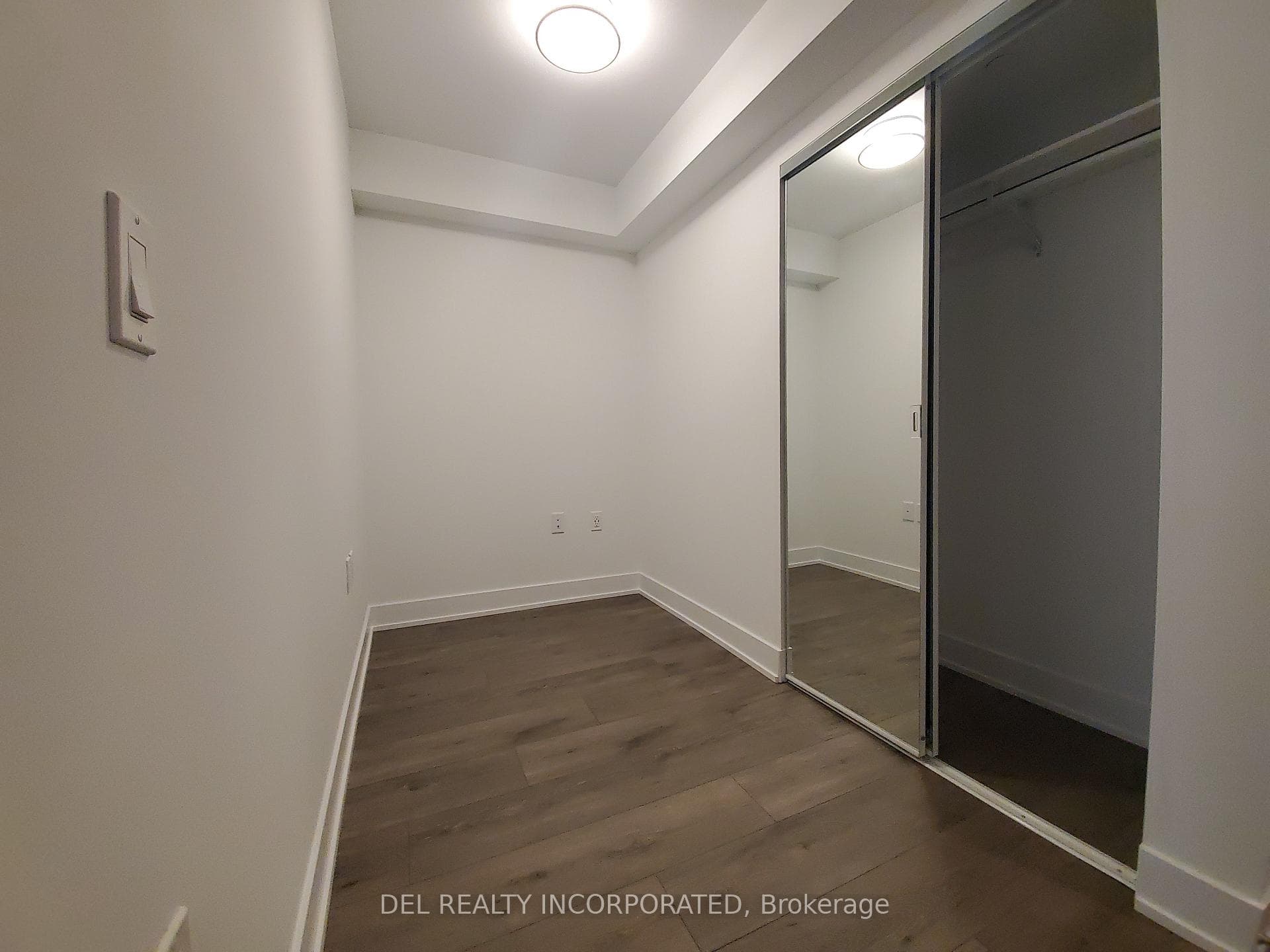 575 BLOOR Street Unit 705 photo 5