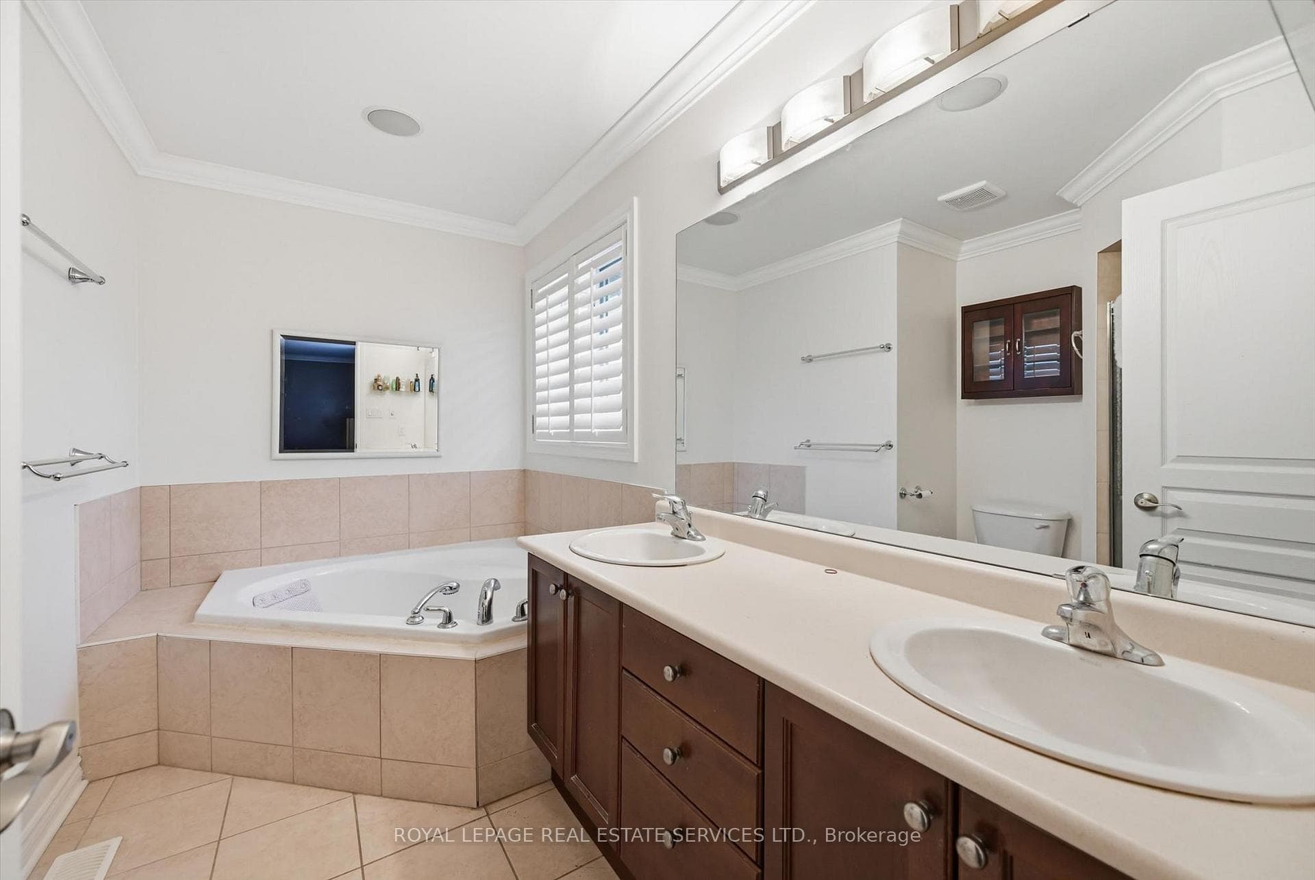 Luxurious 5-Piece Primary Ensuite w/Double Sinks