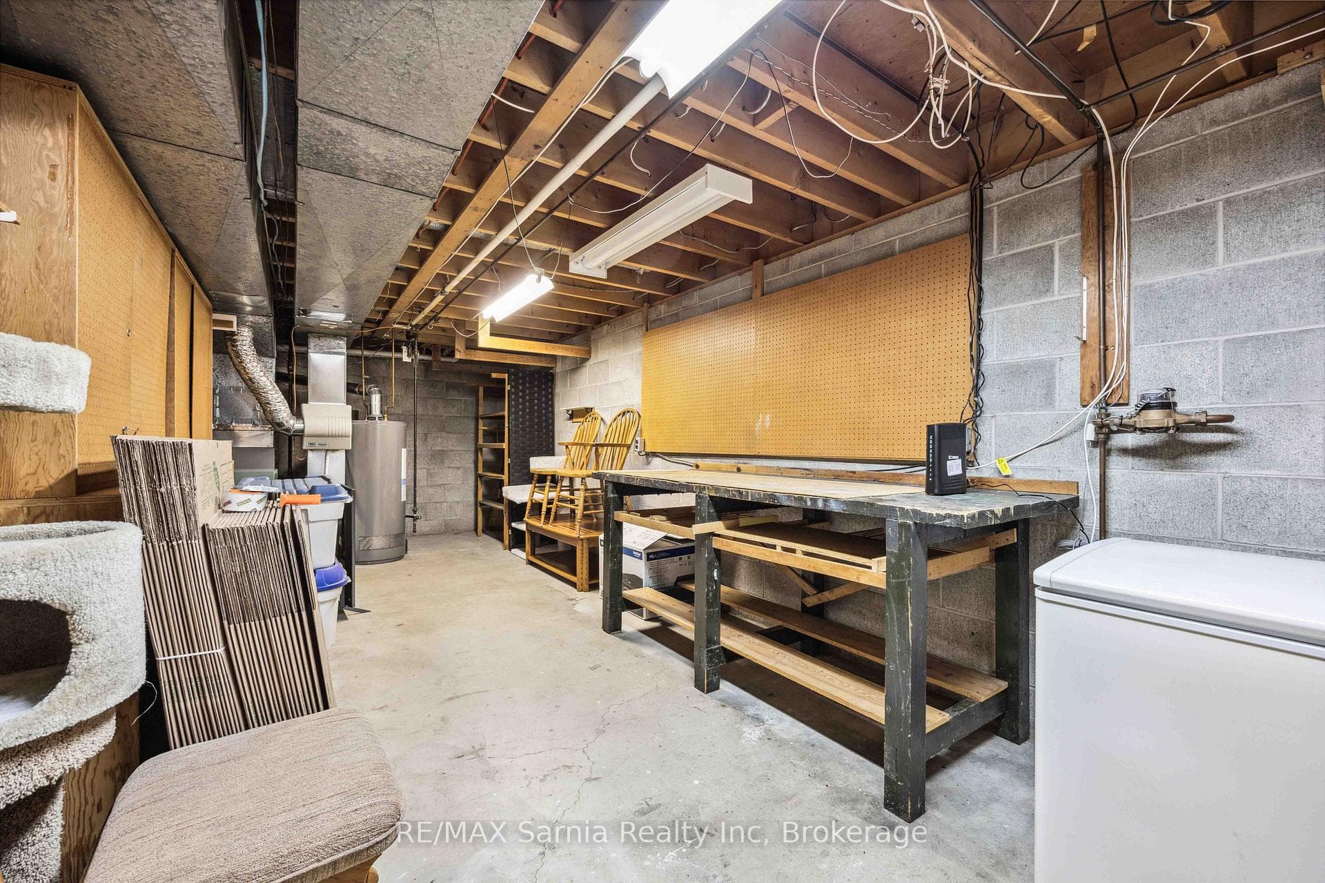 942 Hay Court photo 32