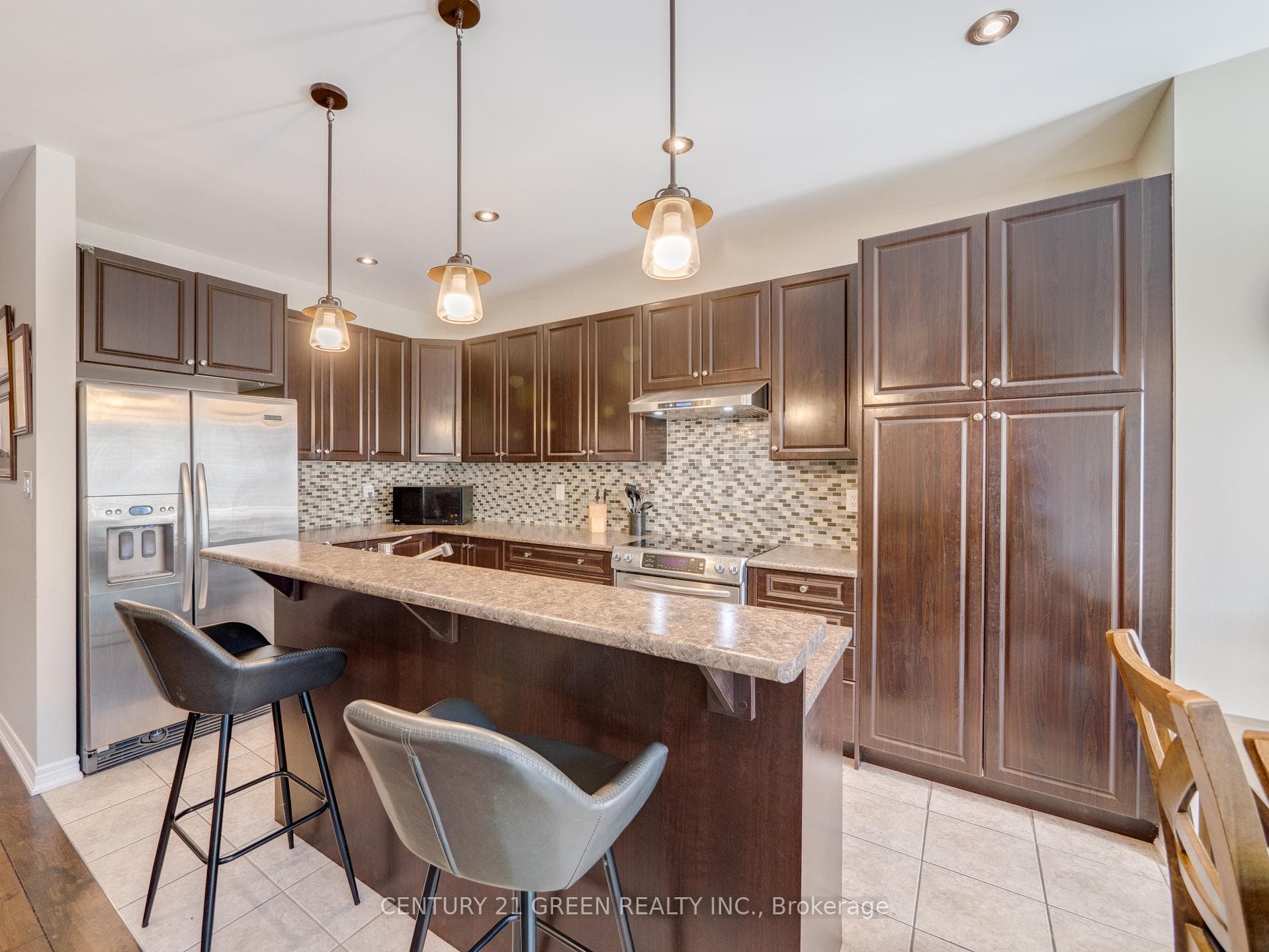 584 Grant Way photo 18