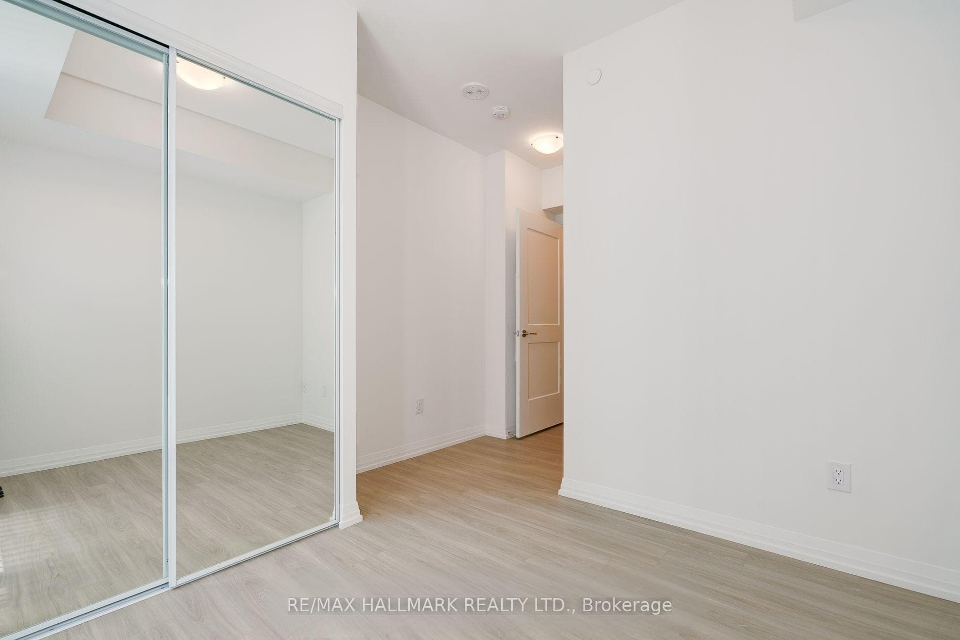 8 Widmer Street Unit 4005 photo 8