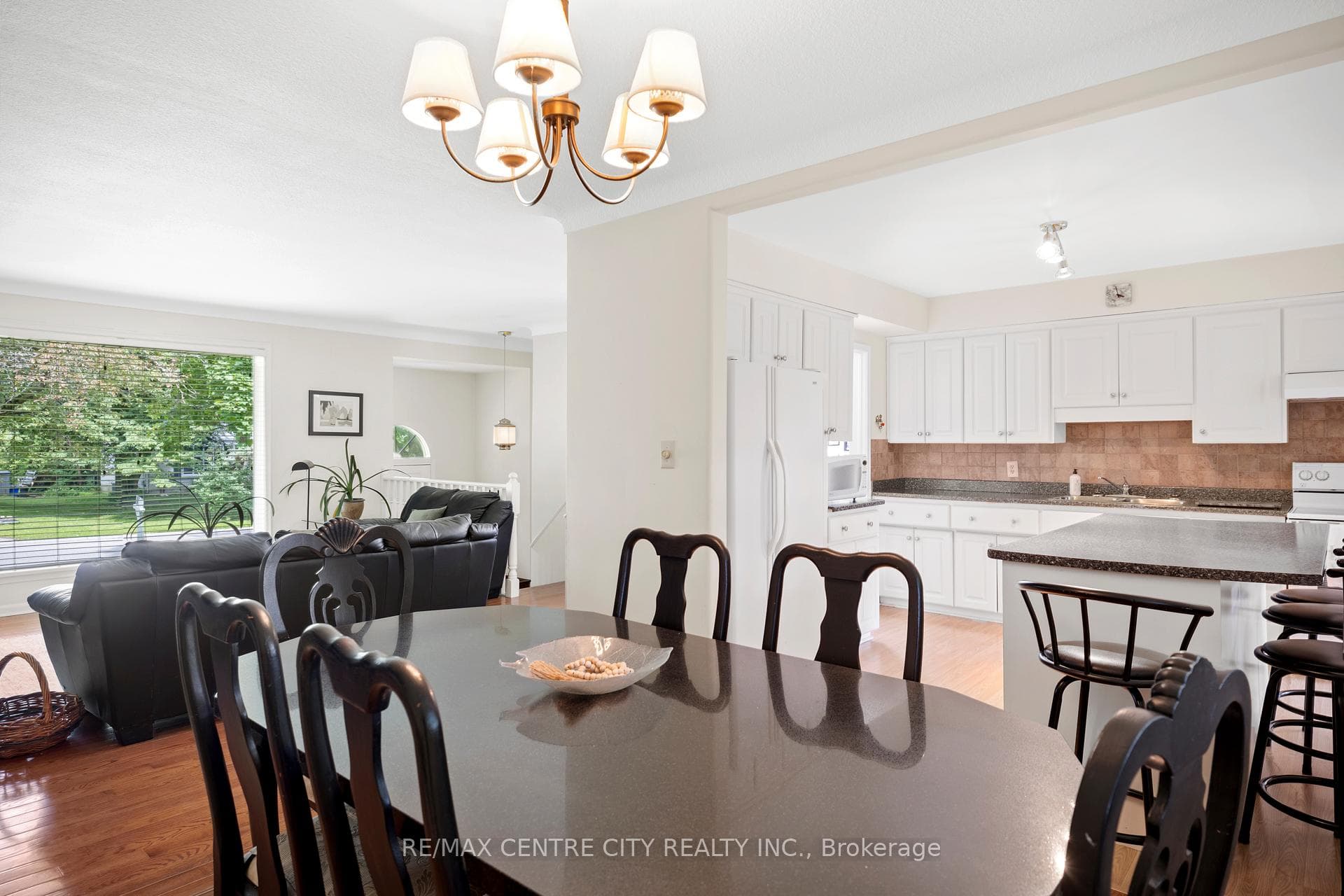 46 Brentwood Crescent photo 8