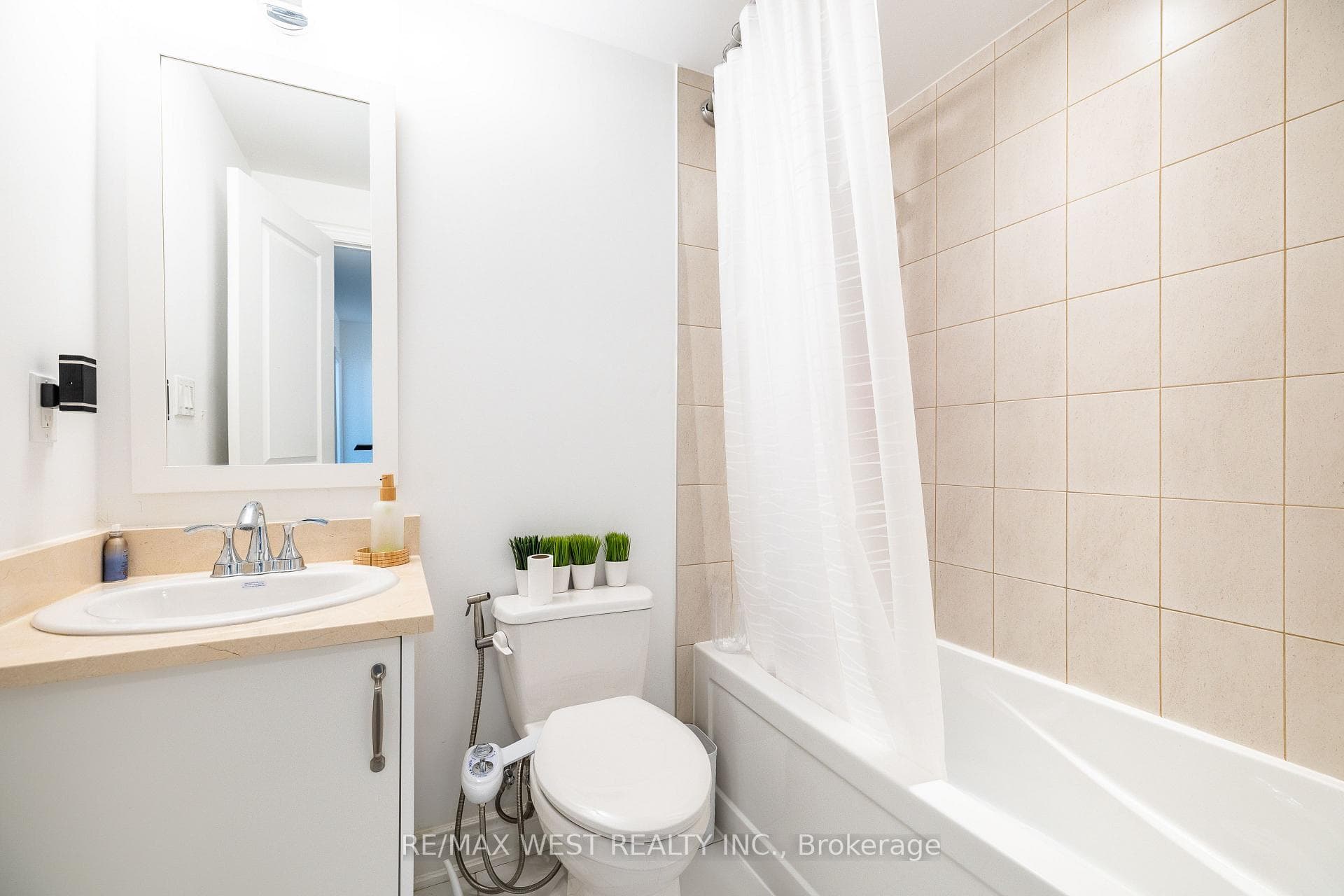150 Joymar Drive Unit TH94 photo 8