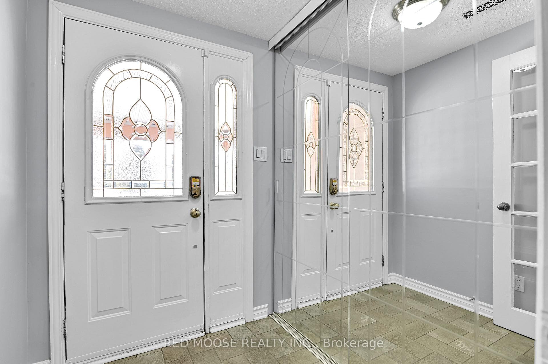 1429 Thurlow Street photo 3