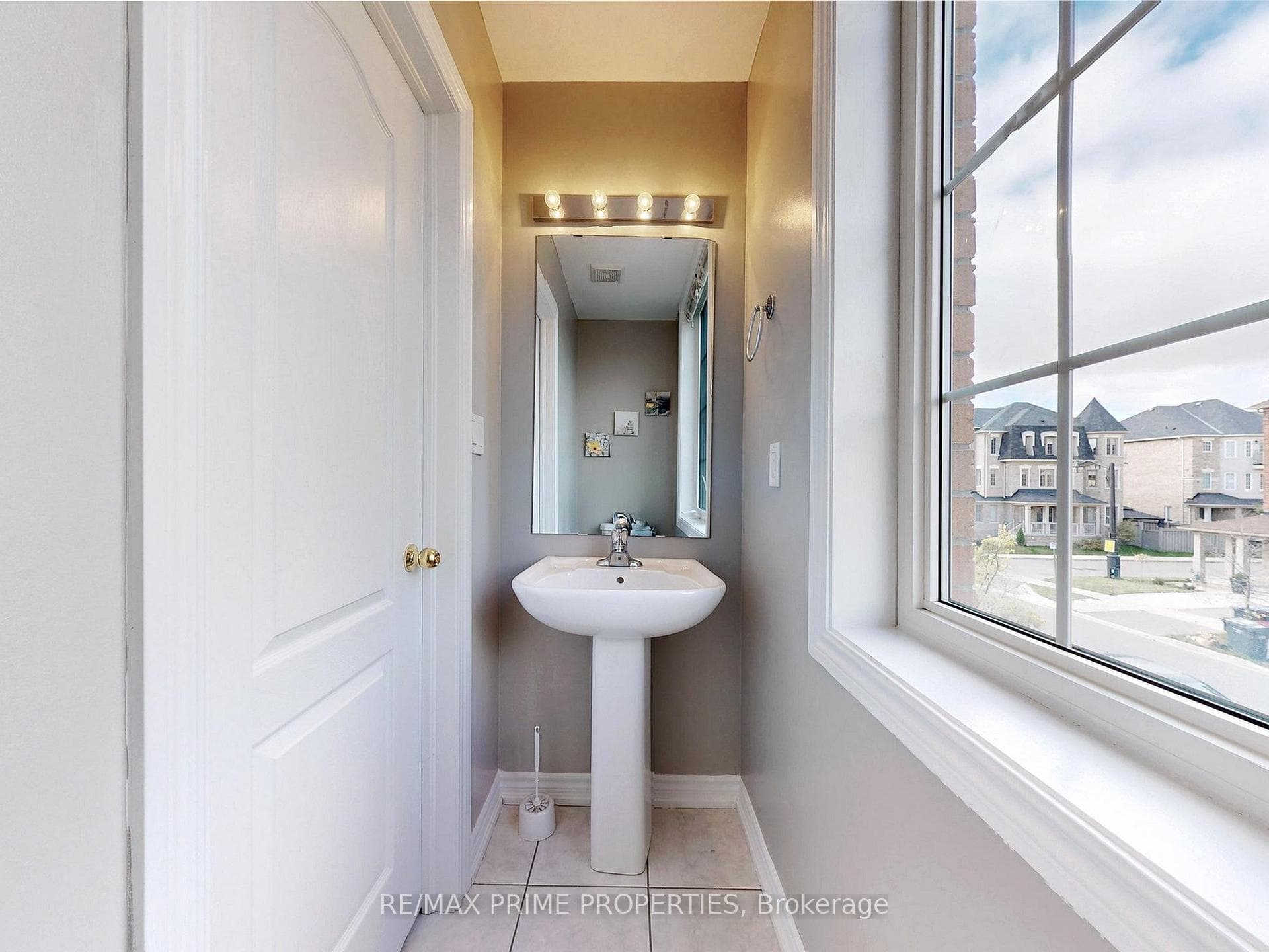 2nd floor powder room