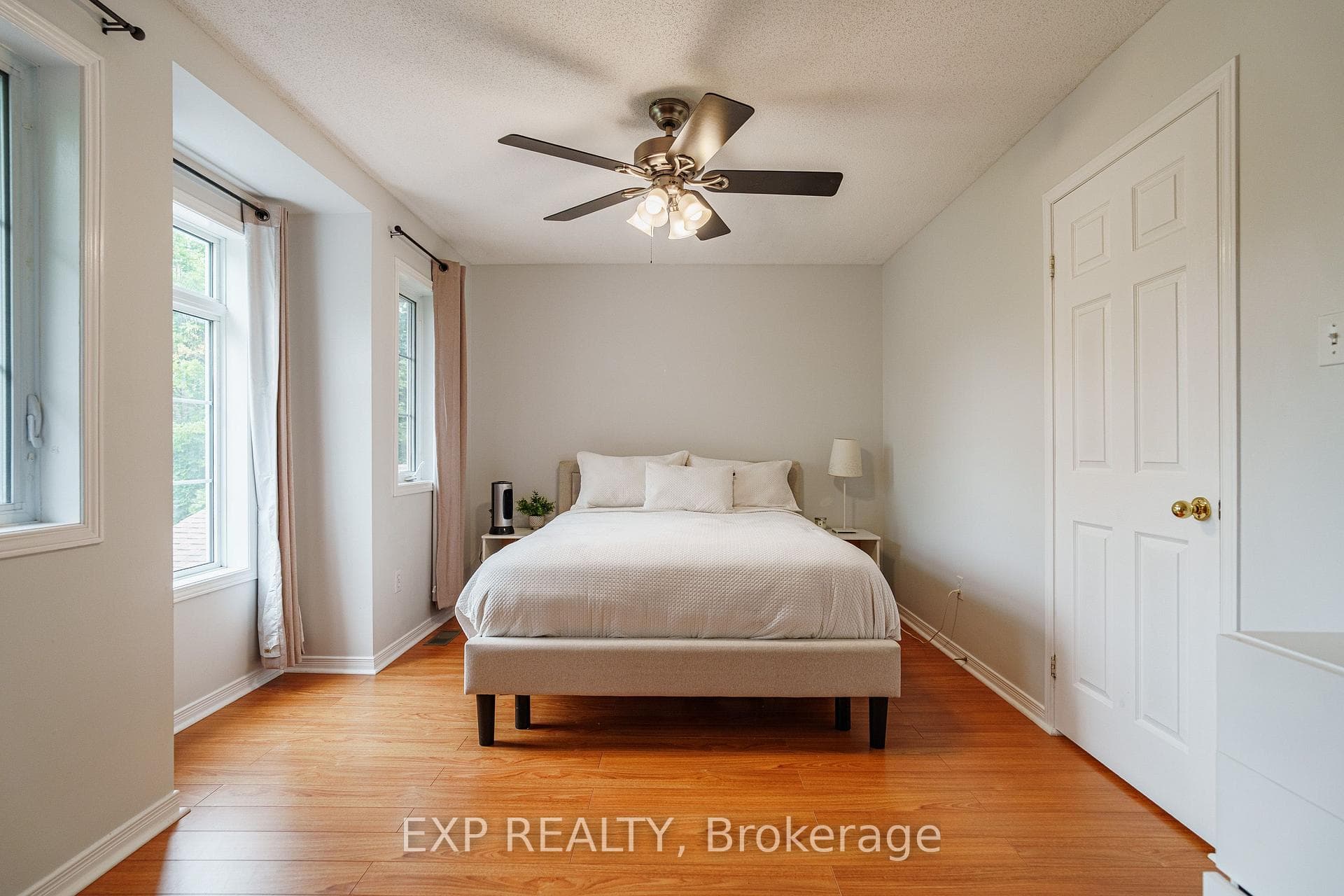 2010 Scully Way photo 20