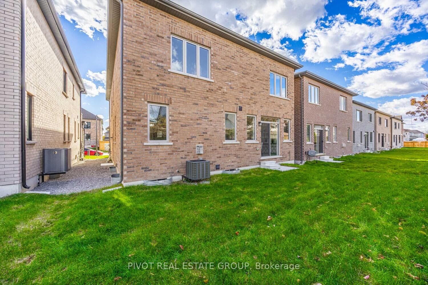 12 Waterfront Crescent photo 36