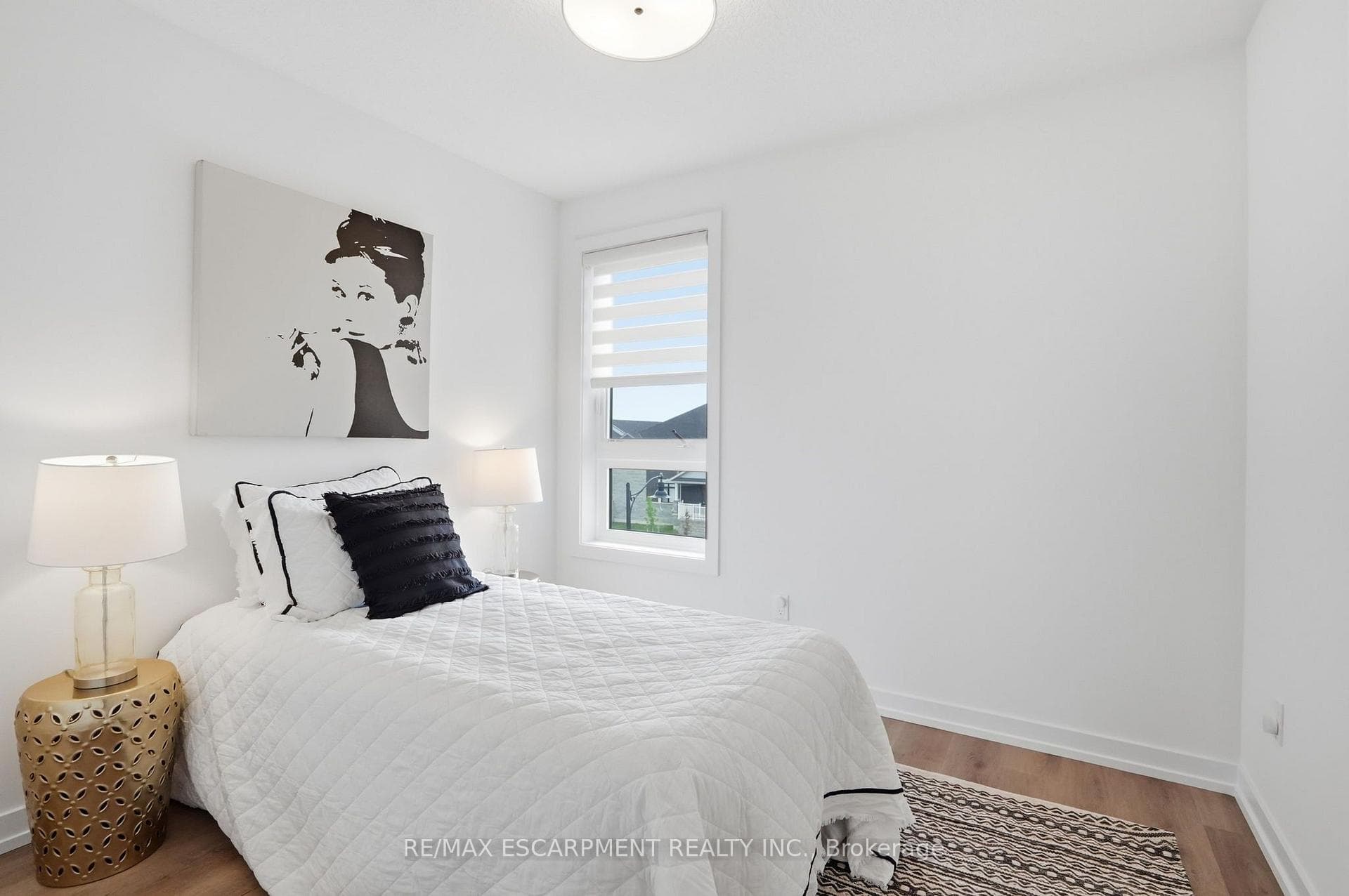 245 Burke Street photo 20