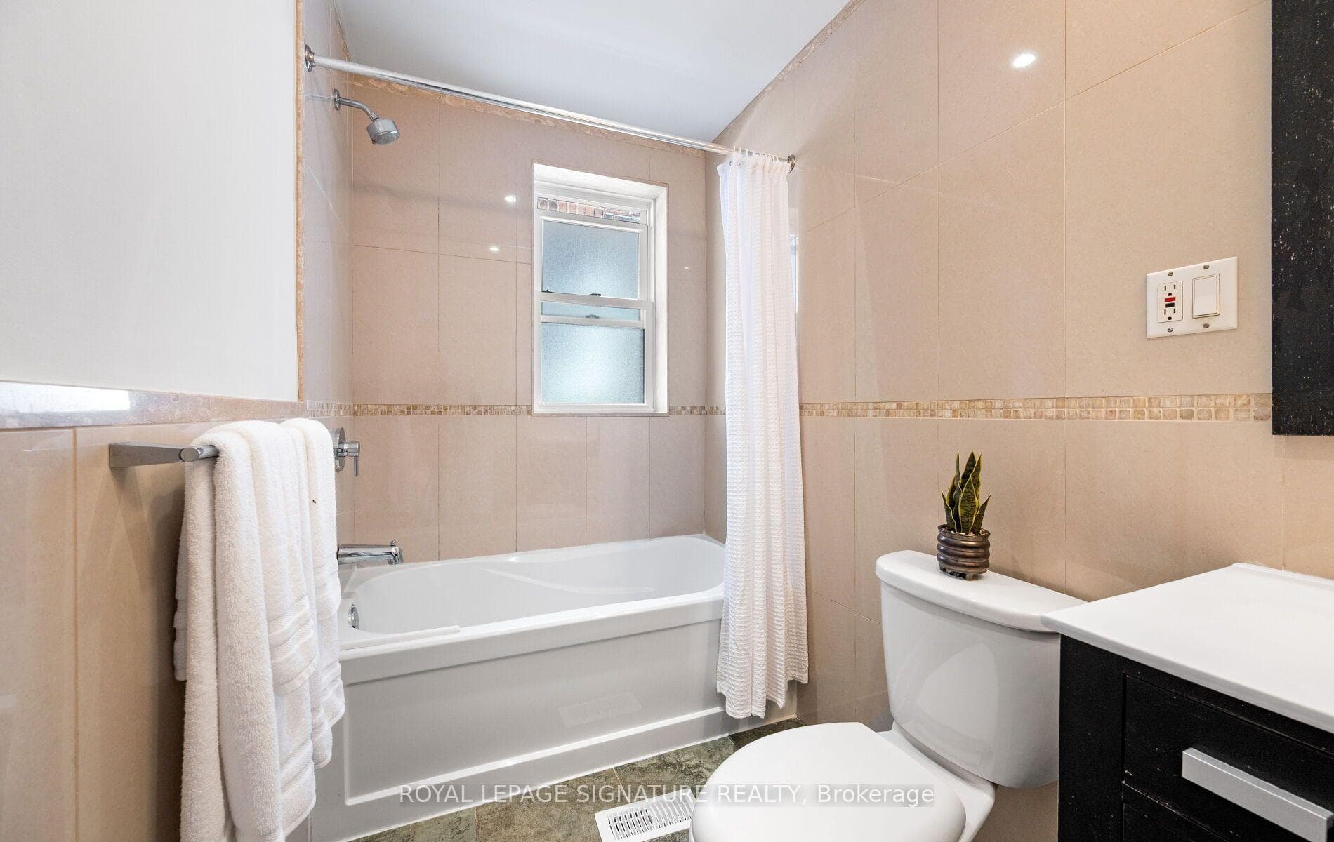 222 Melita Avenue photo 18