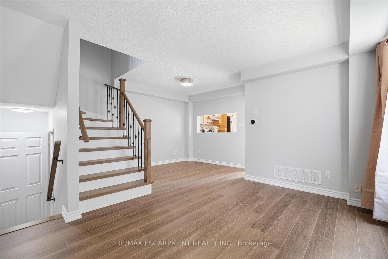 774 Bethany Crescent photo 13